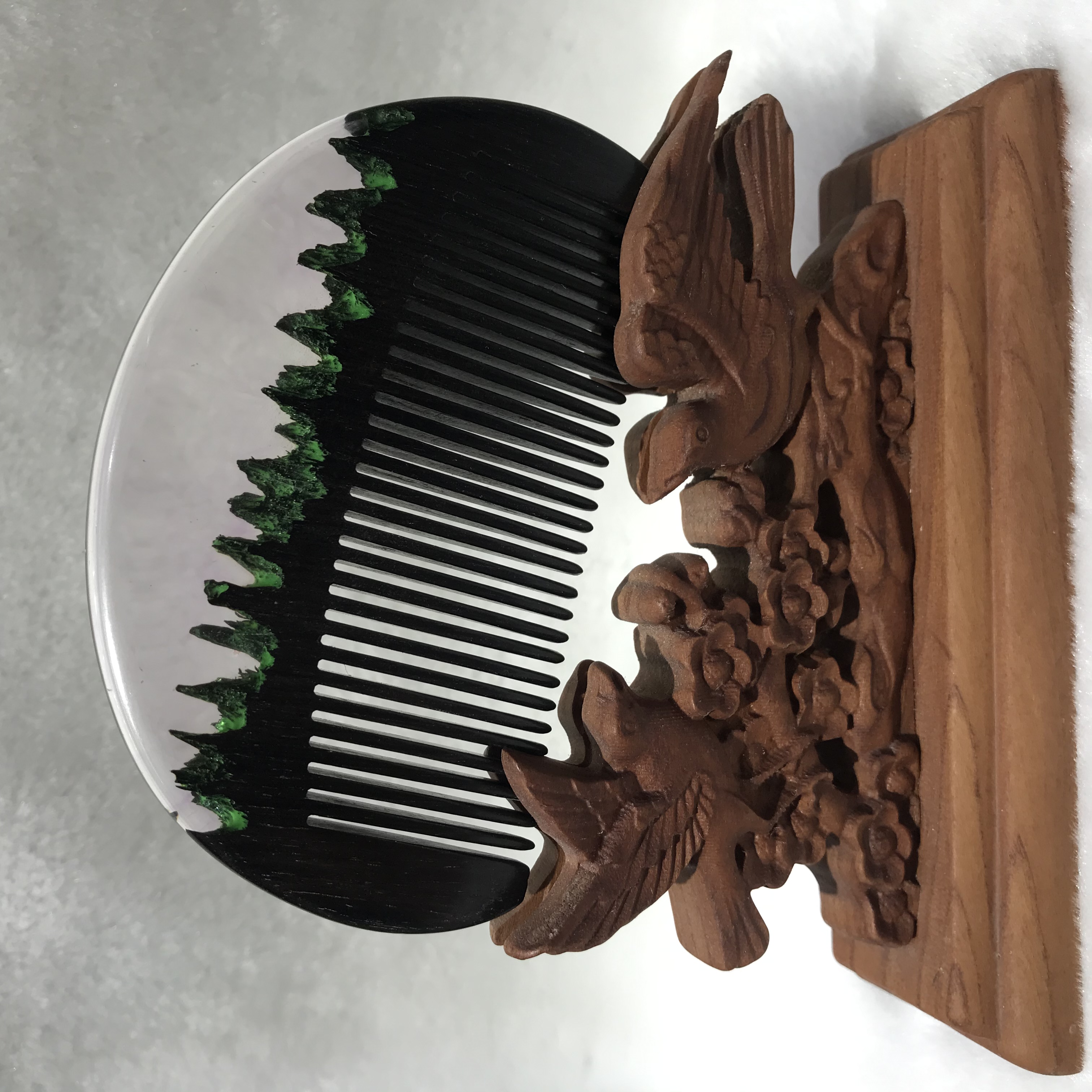 Factory direct sales of genuine high-end ebony crystal combs made of natural wood, portable household combs, excellent gifts, and handcrafted combs detail image 8