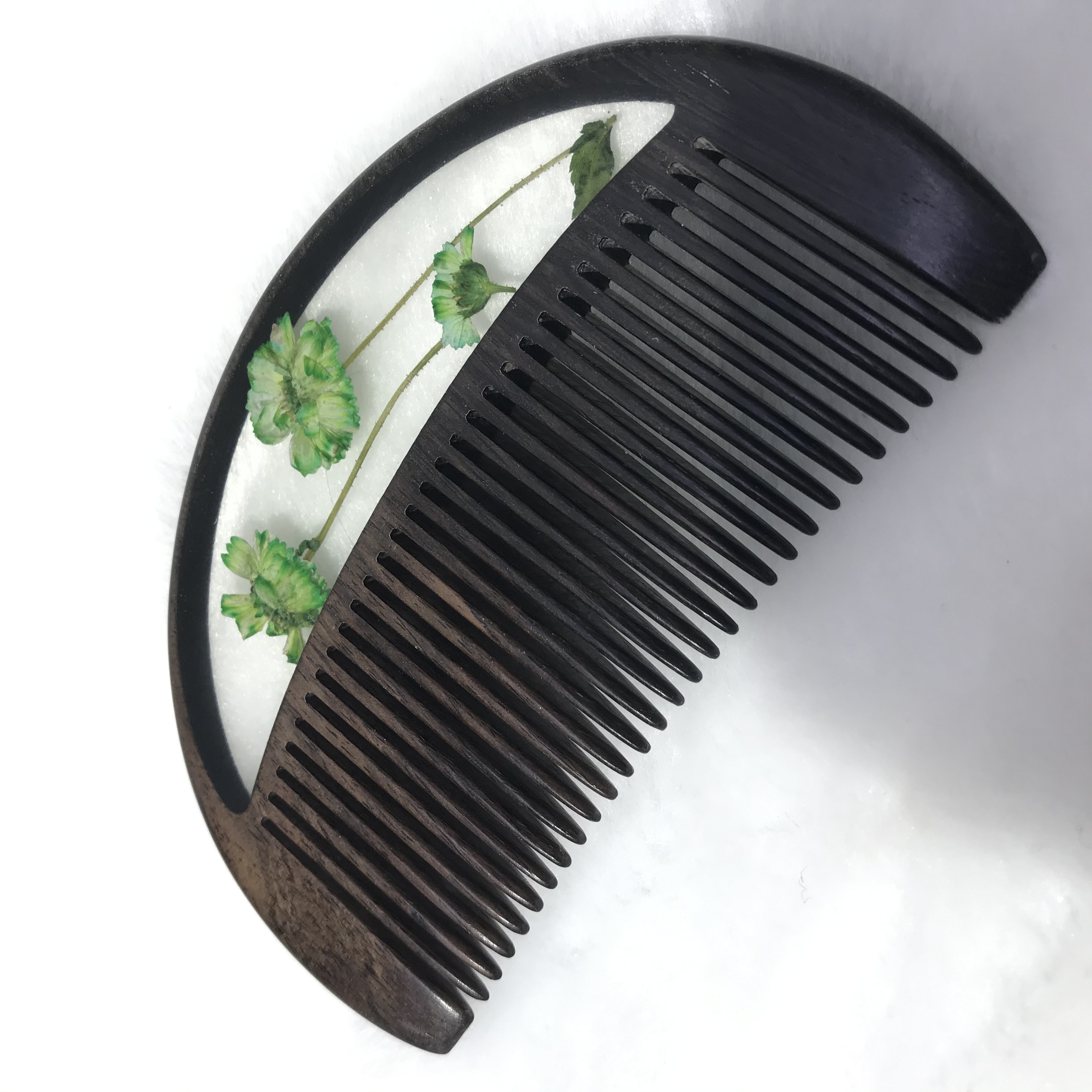Factory direct sales of genuine high-end ebony crystal combs made of natural wood, portable household combs, excellent gifts, and handcrafted combs detail image 5