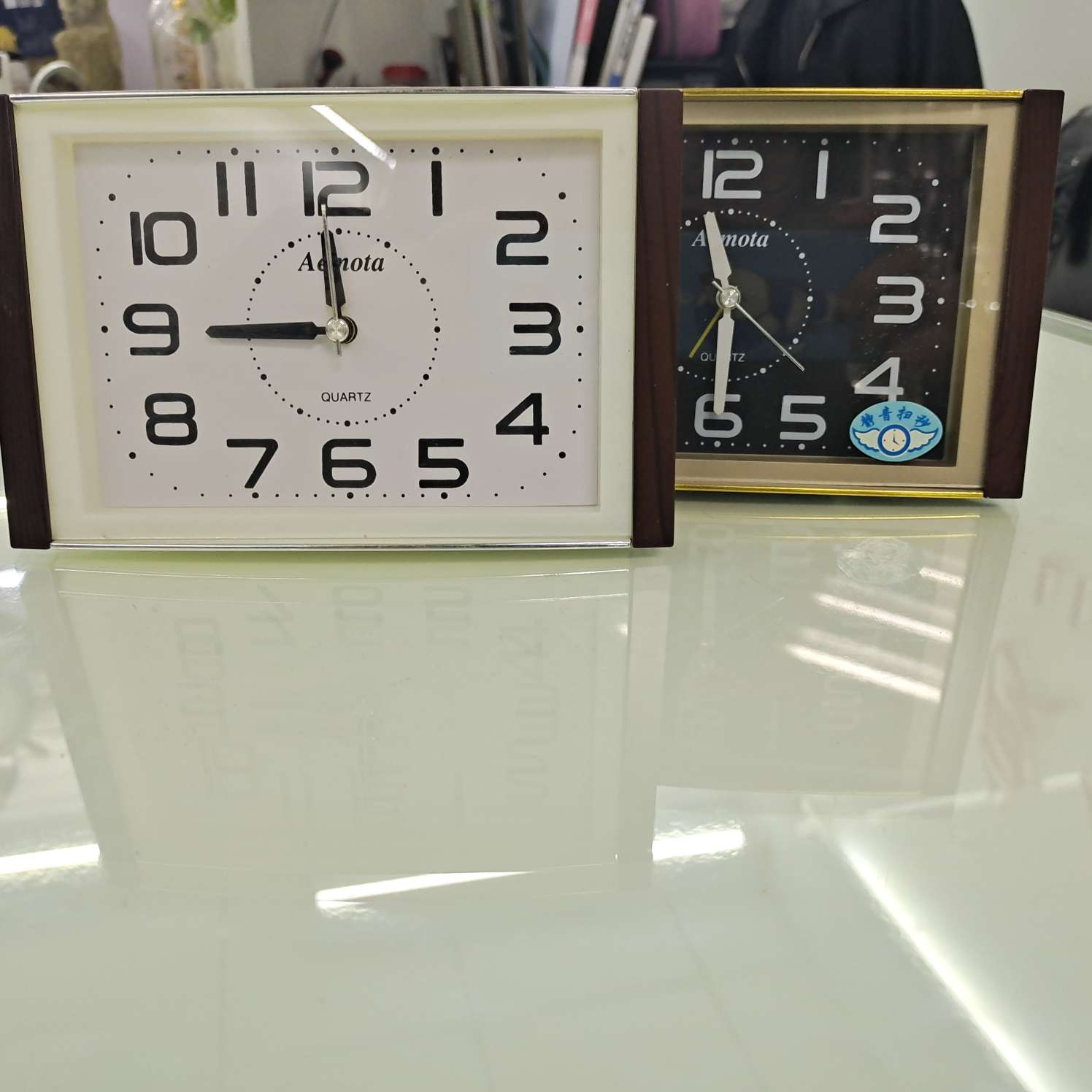 2336 Alarm clock detail image 1