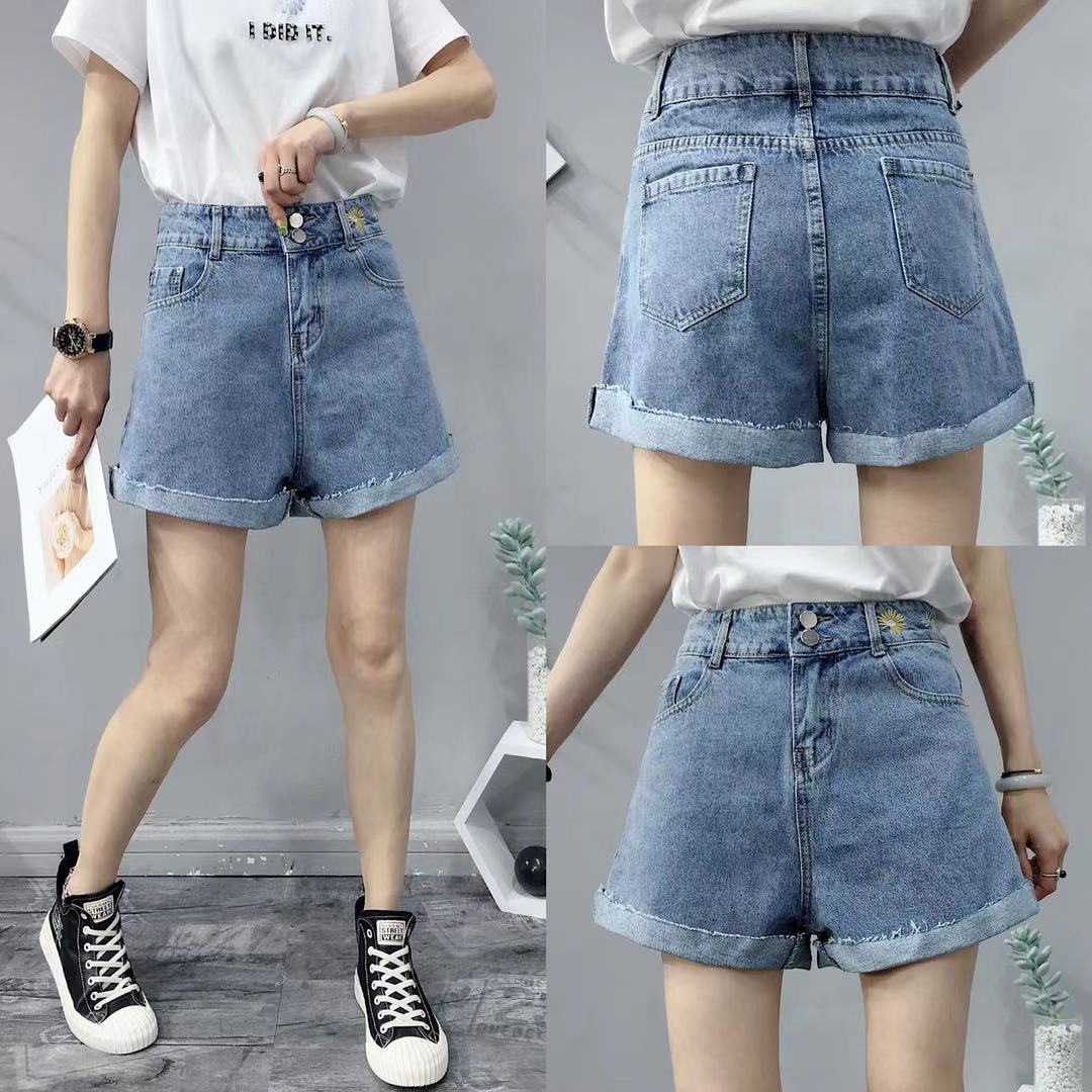 Summer 2021 new high-waisted three-part embroidered light-colored wide-mouthed non-elastic denim shorts detail image 2
