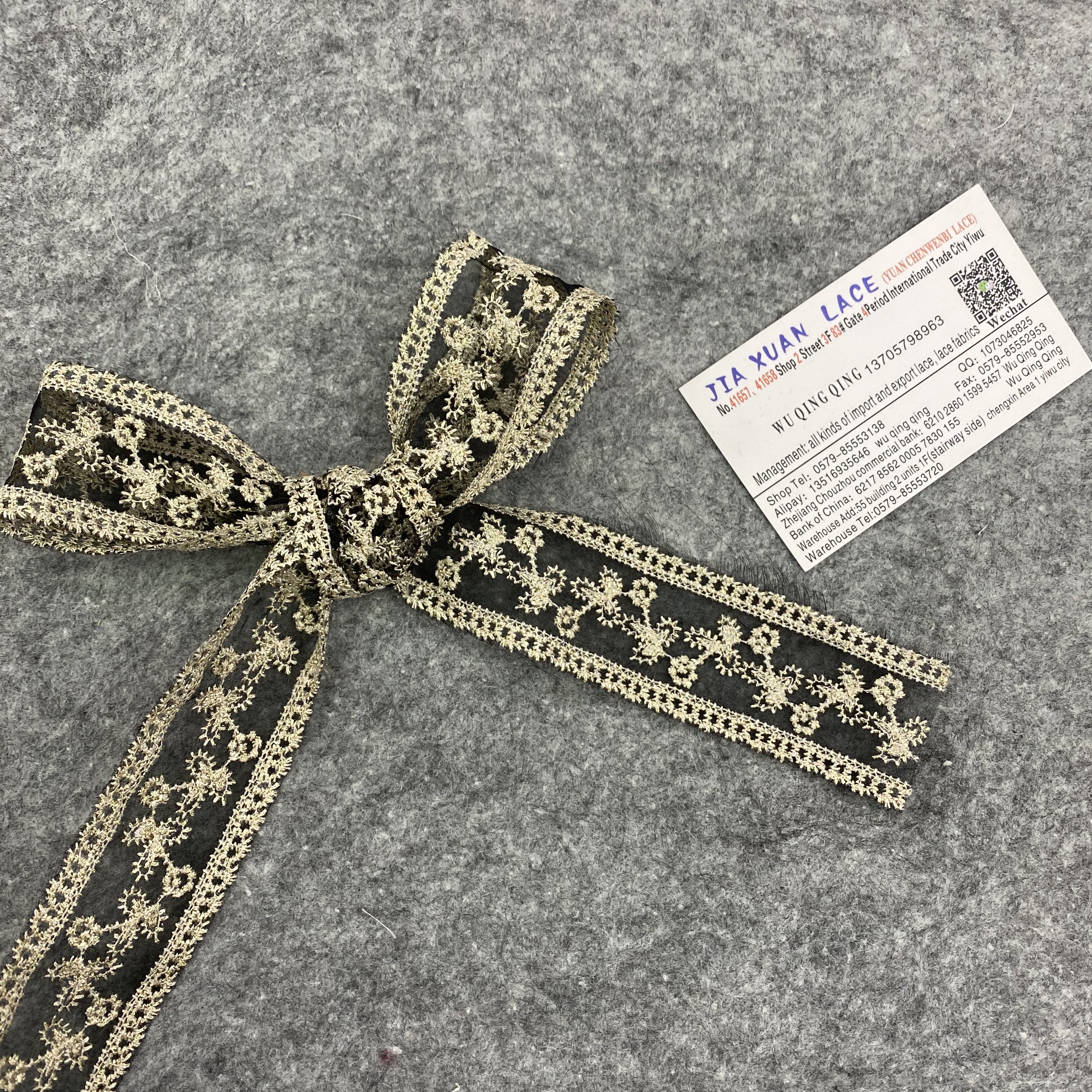 Wholesale and retail of lace trim, gift packaging, headwear, hair accessories, accessories, webbing, decorative clothing and accessories in stock Application Scenario