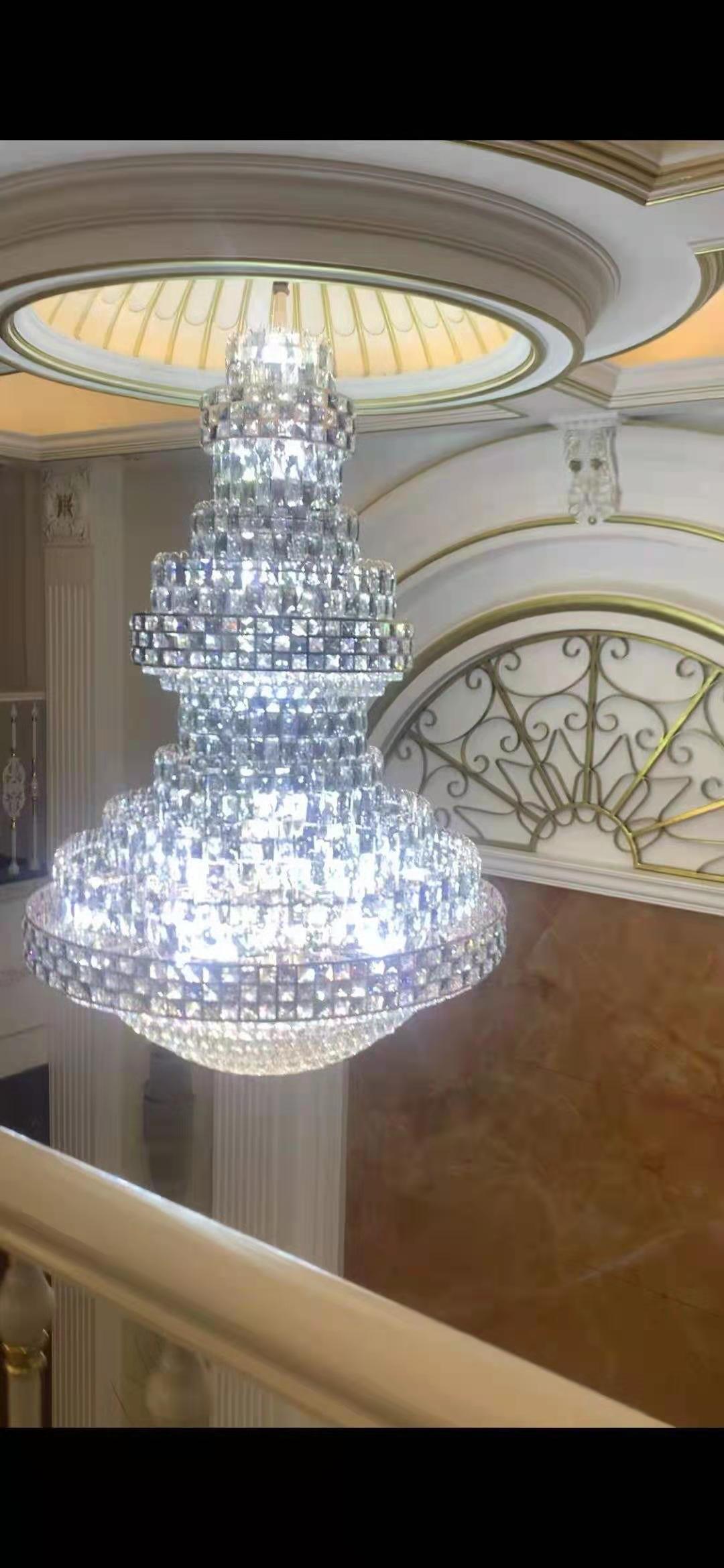 والمصابيح الكريستال التي يبلغ قطرها 1.5 متر ونصف H2300 هي 90 مصباحاً details Picture