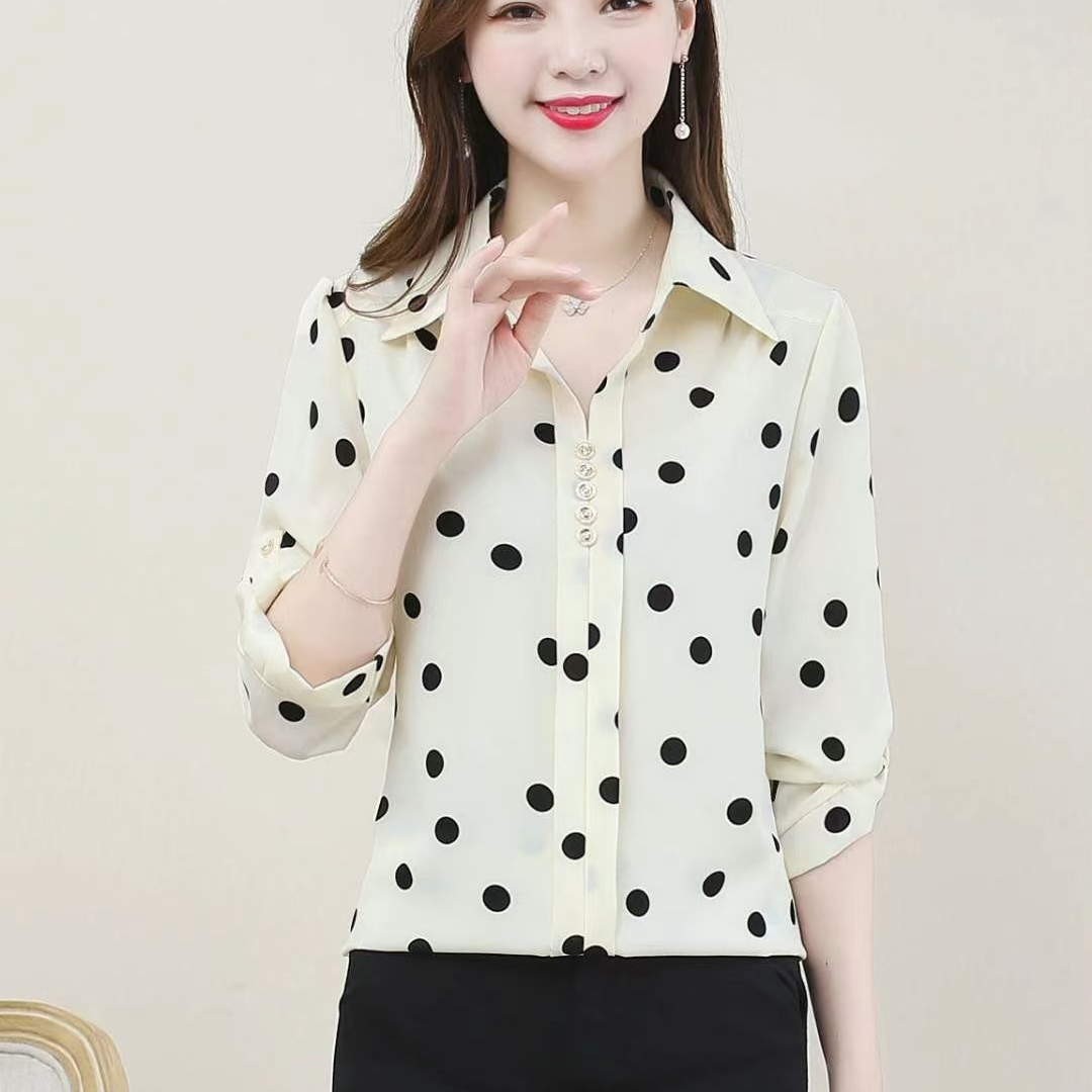 米黄点子套头衬衣