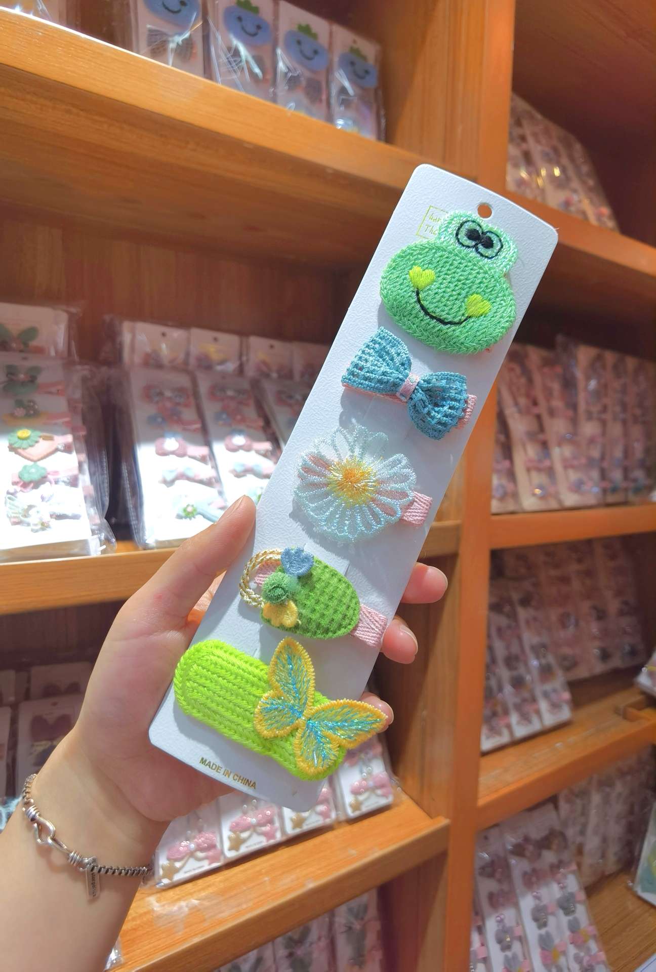 A new 5-piece set of children's hair clips from Japan and South Korea, featuring cute knitted and embroidered side clips detail image 5