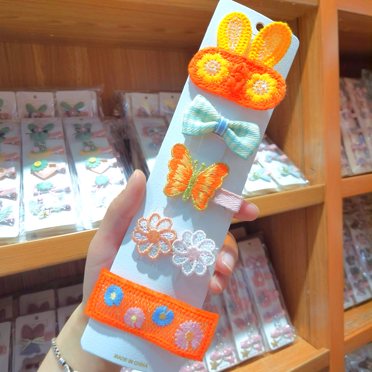 A new 5-piece set of children's hair clips from Japan and South Korea, featuring cute knitted and embroidered side clips