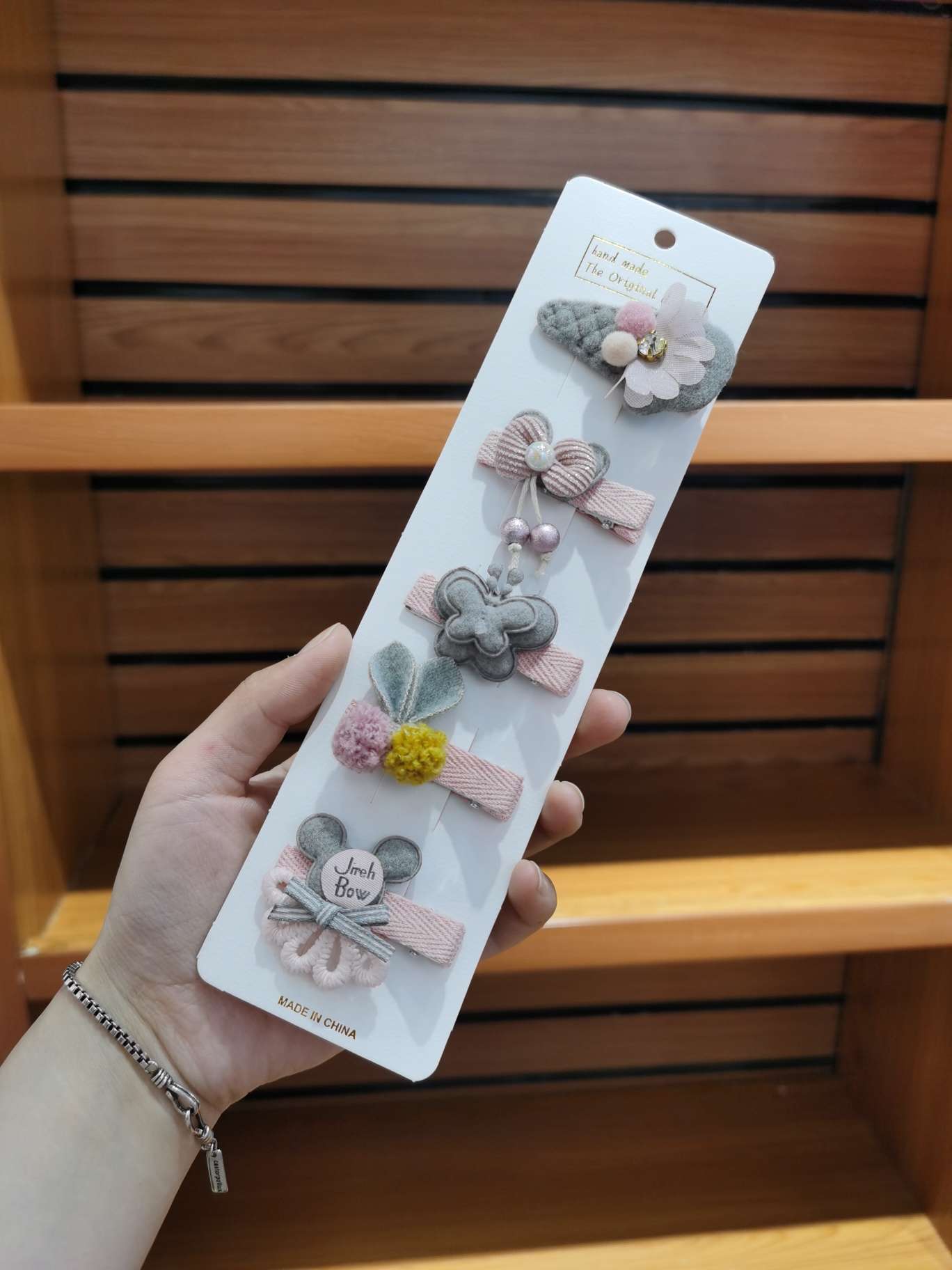 A 5-piece set of Korean-style children's hair clips with a hairpin edge that won't damage the hair detail image 5