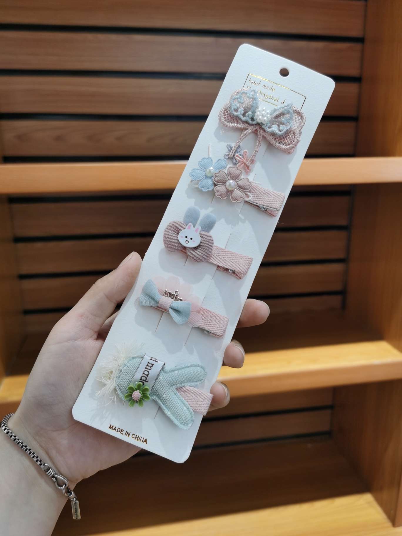 A 5-piece set of Korean-style children's hair clips with a hairpin edge that won't damage the hair detail image 6