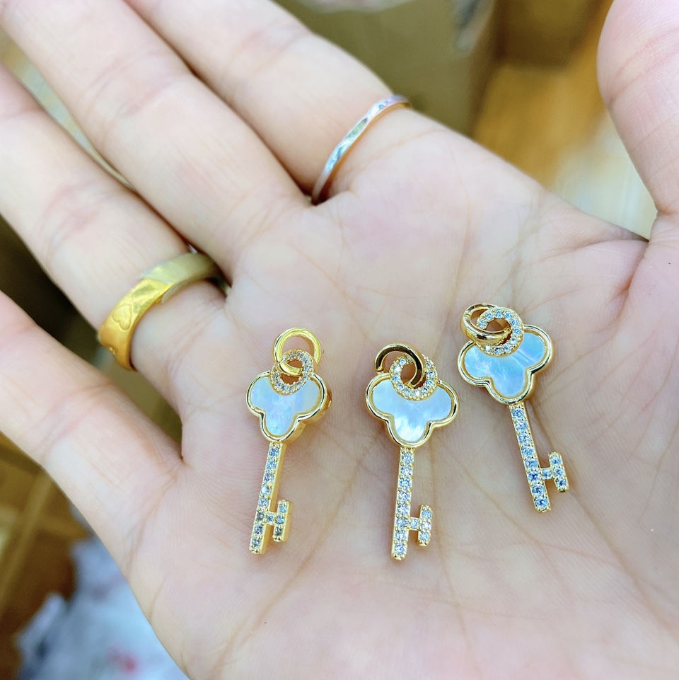 Zhongxing accessories sea shell key pendant