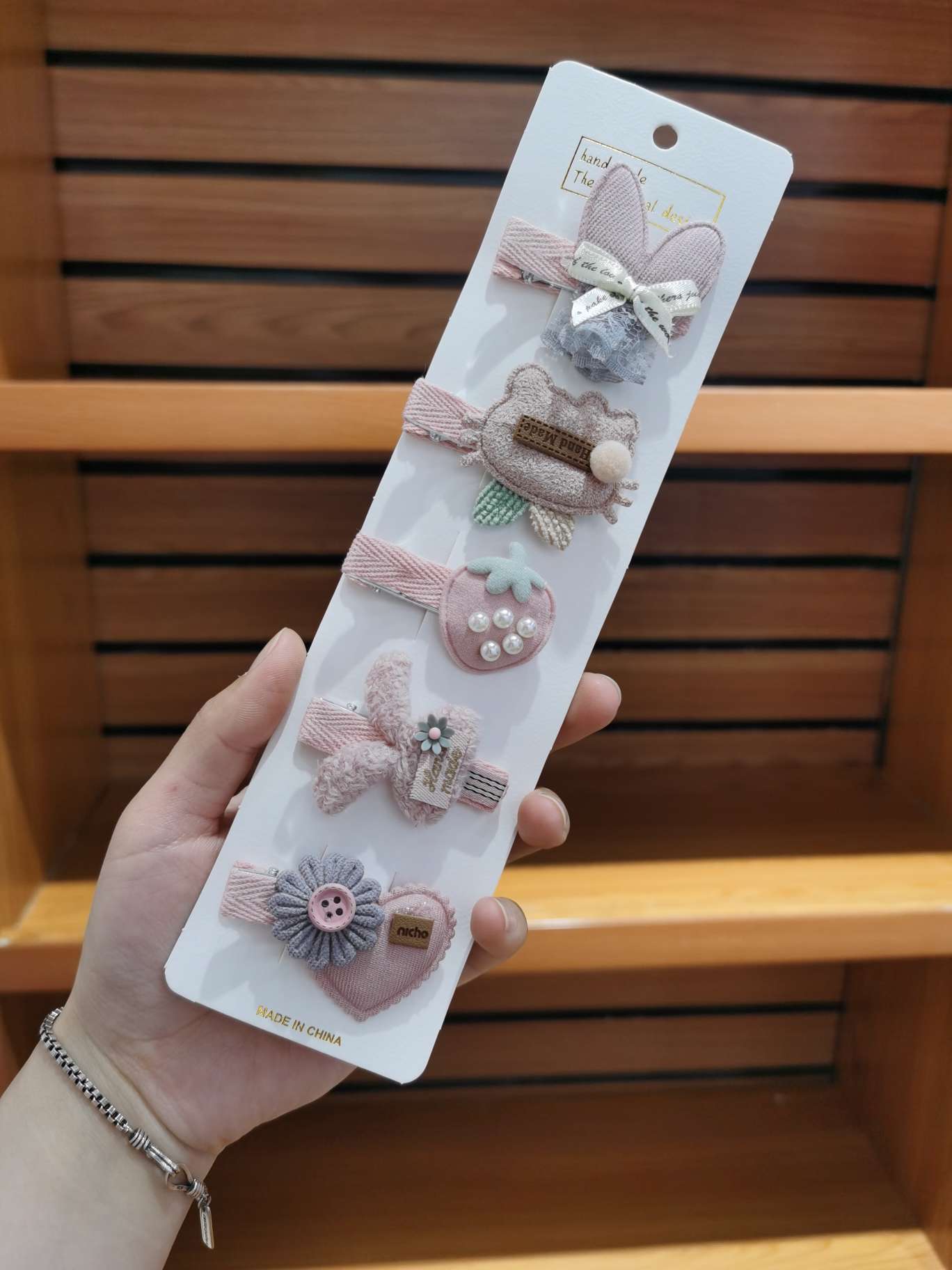 A 5-piece set of Korean-style children's hair clips with a hairpin edge that won't damage the hair Item Picture