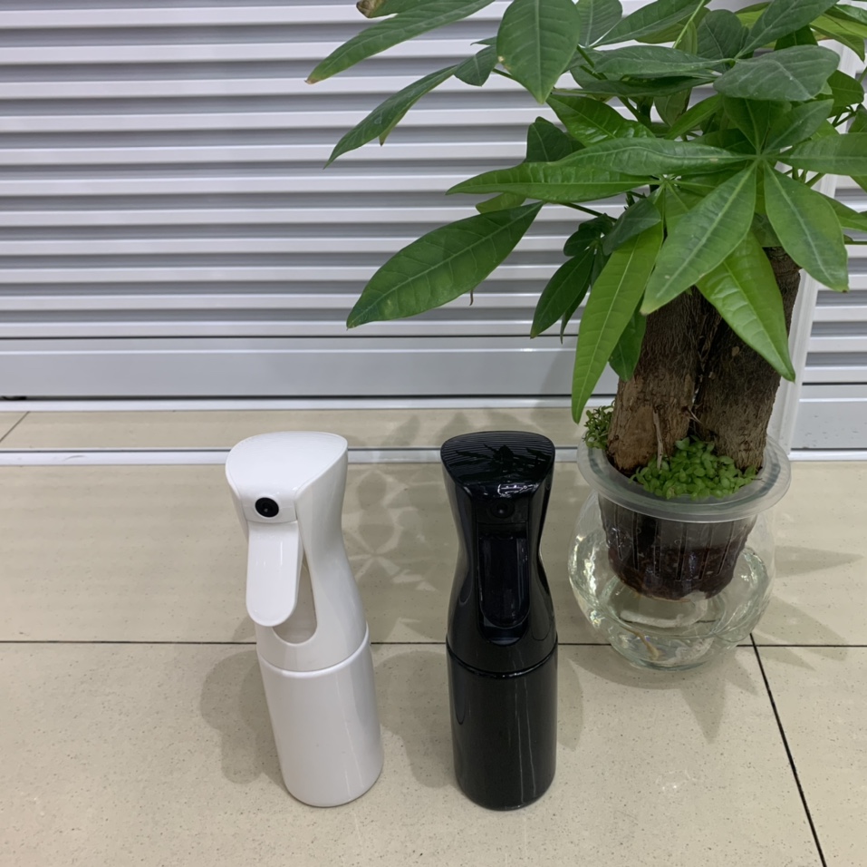 200ml持续喷雾，喷雾细腻散开，理发，补水专用