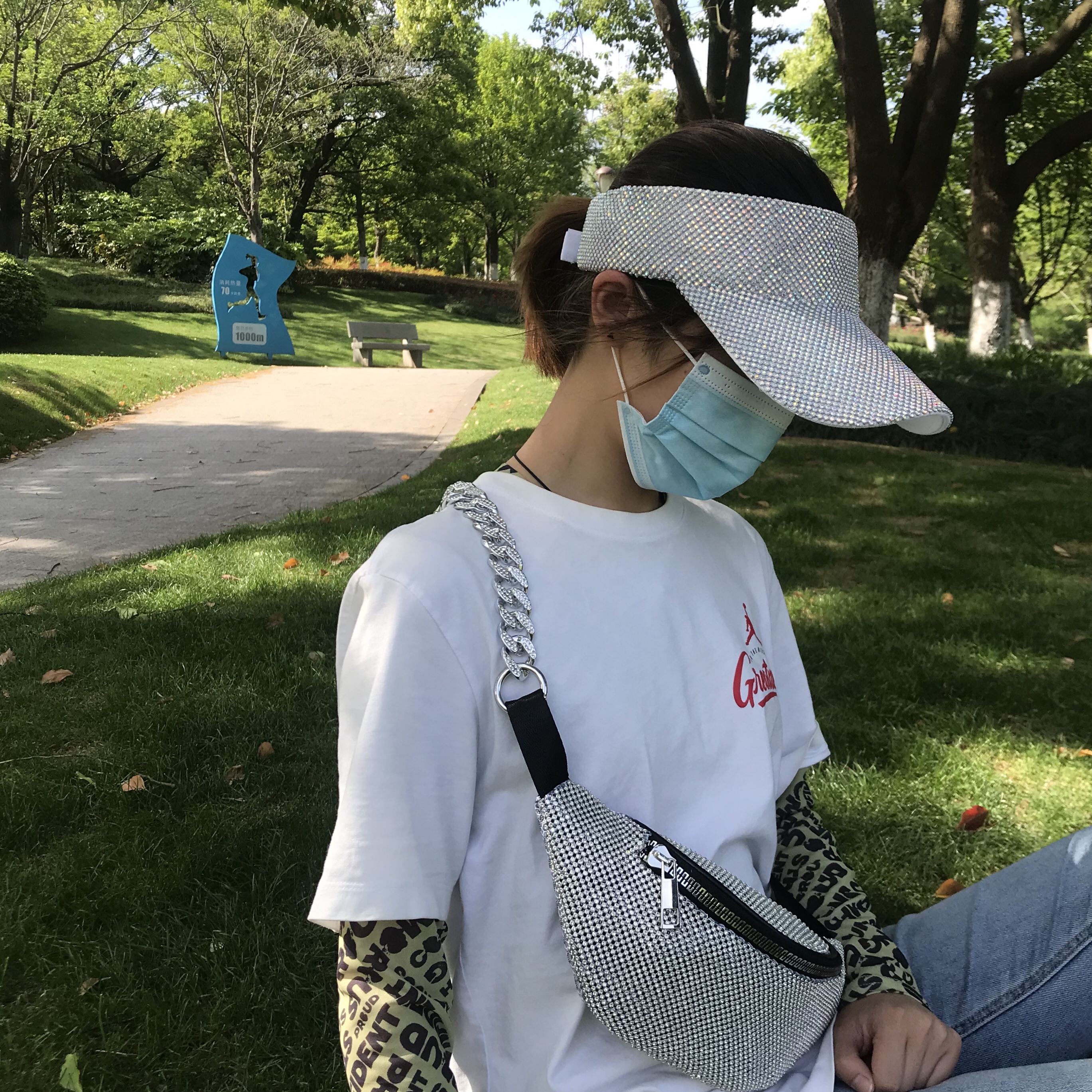 2021流行腰包镶钻胸包斜挎女包钻帽详情图2