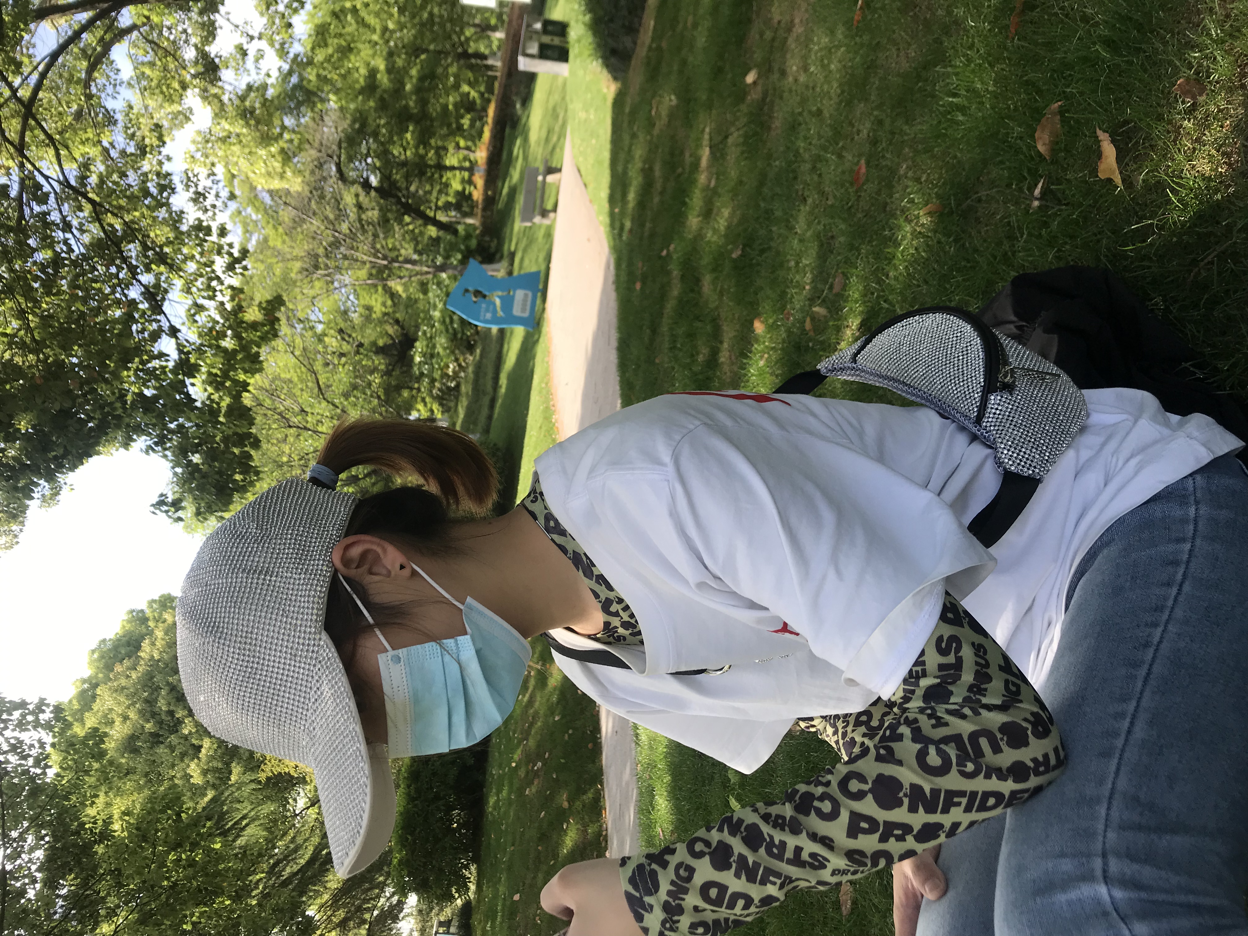 2021流行腰包镶钻胸包斜挎女包钻帽详情图3