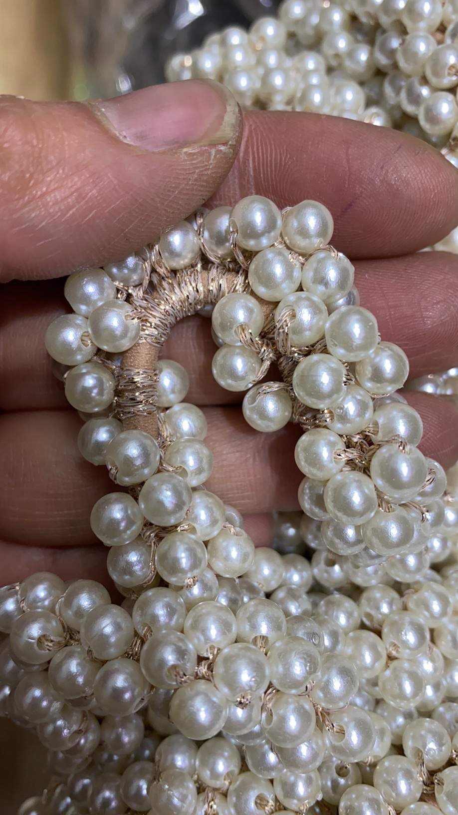 Pearl Handmade Crochet Gold Thread Pearl Rubber Band Circle, Horsetail Circle Application Scenario