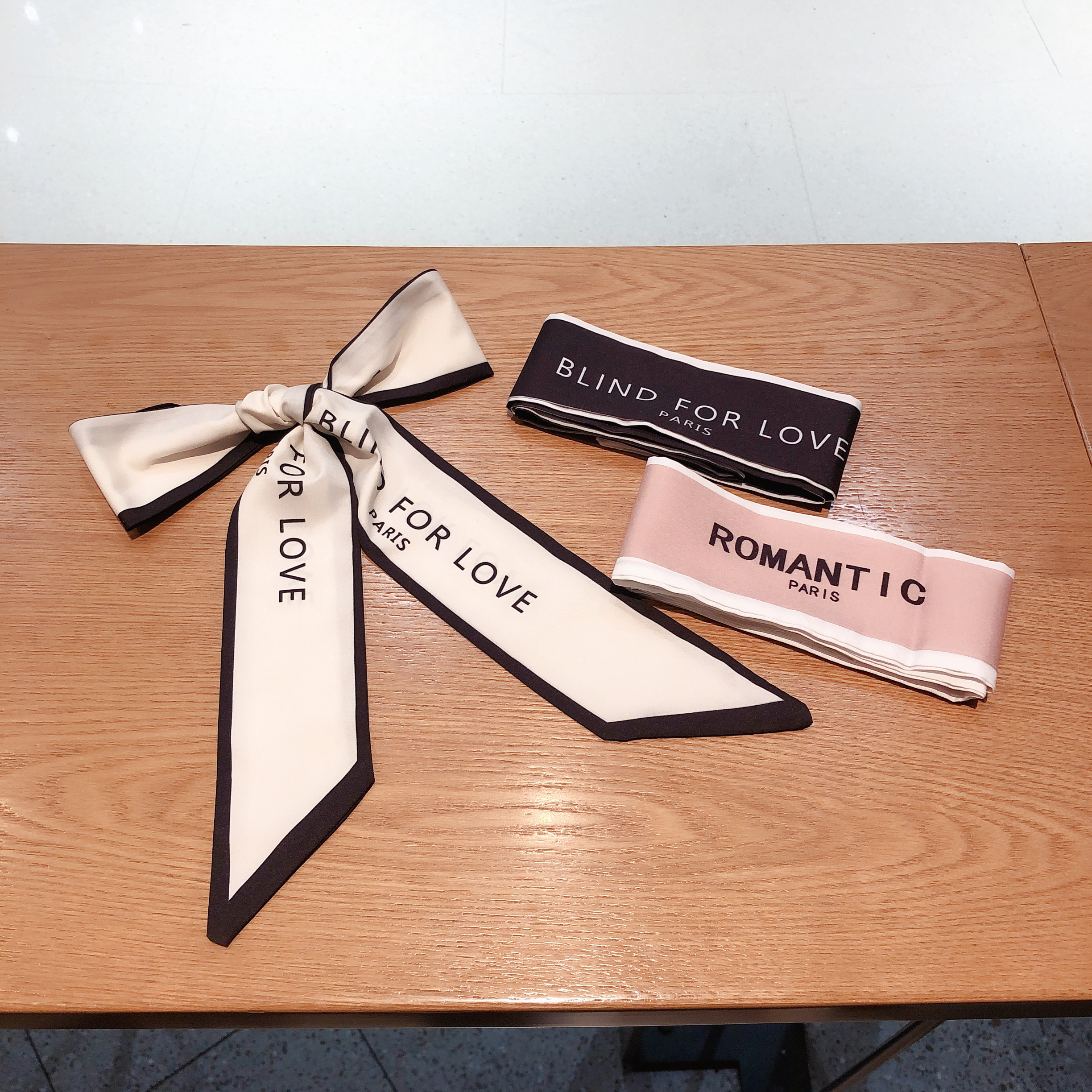 French Chic Thin Narrow Long Scarf Headband Ins Wind Gentle Elegant Tie Hair Streamers Retro Headband Tie Bag Strap details Picture
