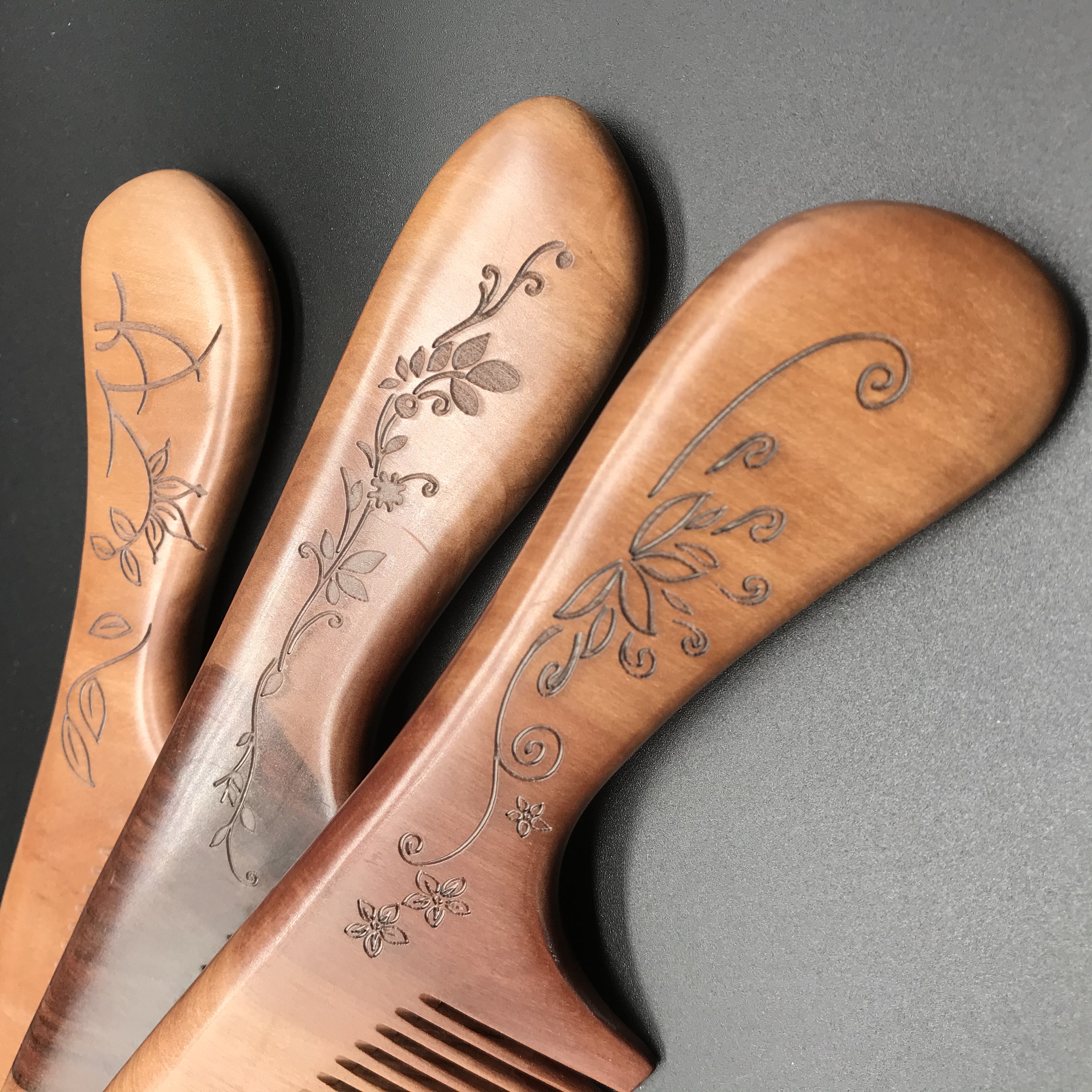 Factory direct sales of genuine peach wood combs made of natural wood, extra-large handle combs, beauty anti-static combs, wide-toothed combs, fine-toothed combs detail image 7