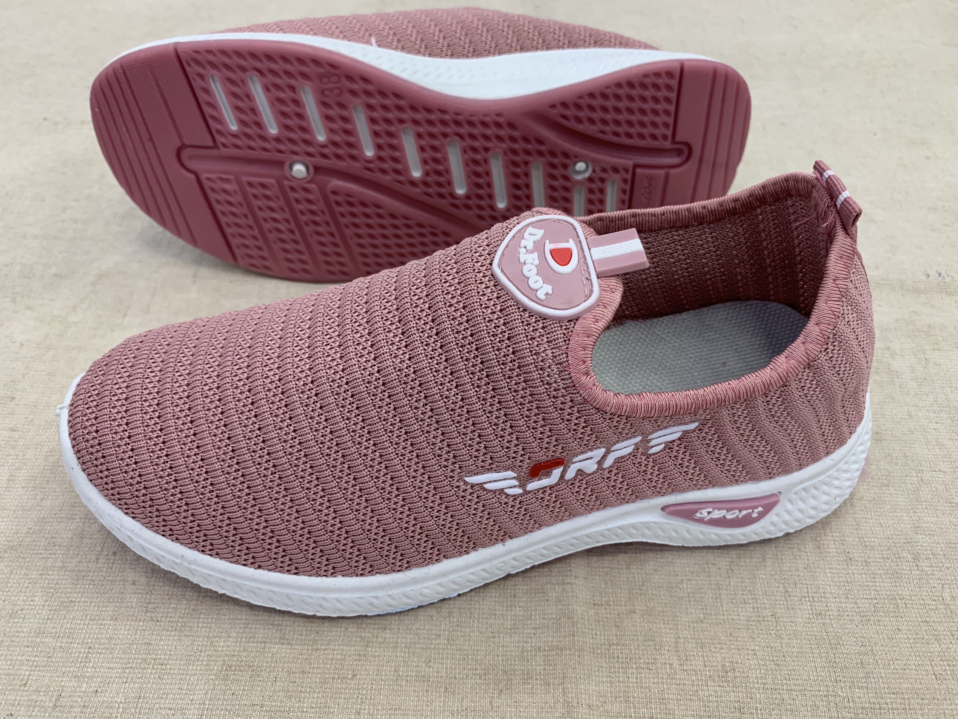 2021年一脚蹬老北京布鞋开车健身运动妈妈鞋时尚舒服透气防滑健步鞋跑市场地摊鞋详情2