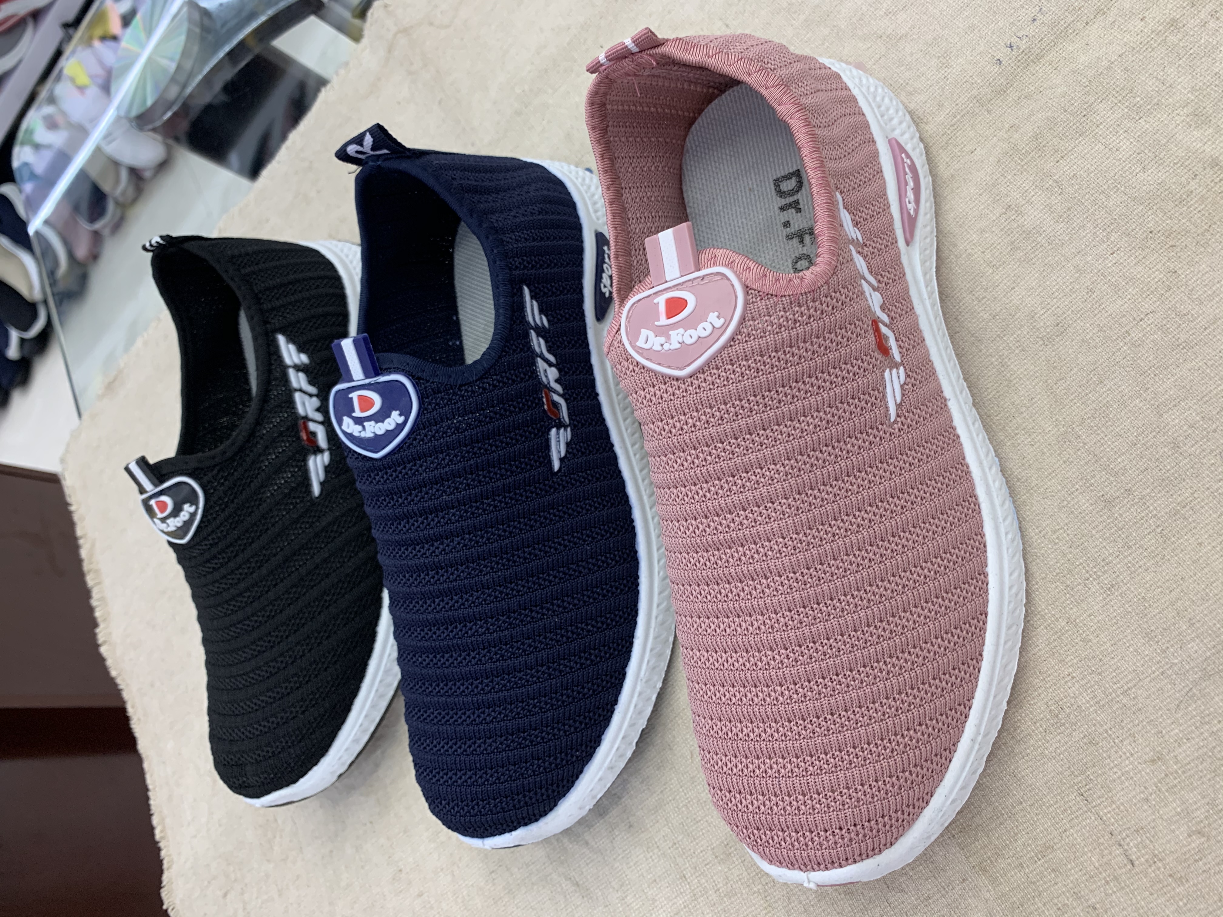 2021年一脚蹬老北京布鞋开车健身运动妈妈鞋时尚舒服透气防滑健步鞋跑市场地摊鞋详情20