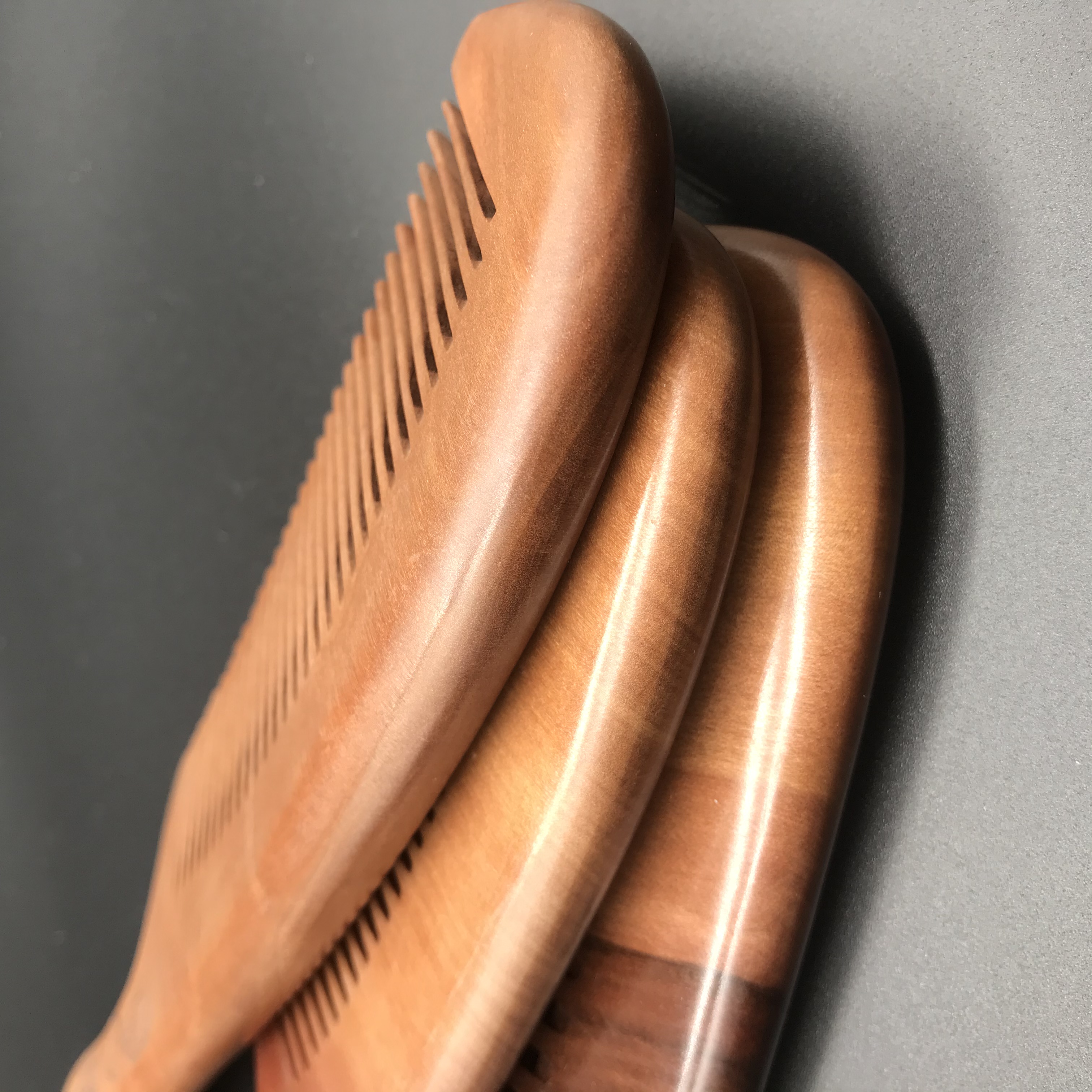 Factory direct sales of genuine peach wood combs made of natural wood, extra-large handle combs, beauty anti-static combs, wide-toothed combs, fine-toothed combs detail image 9