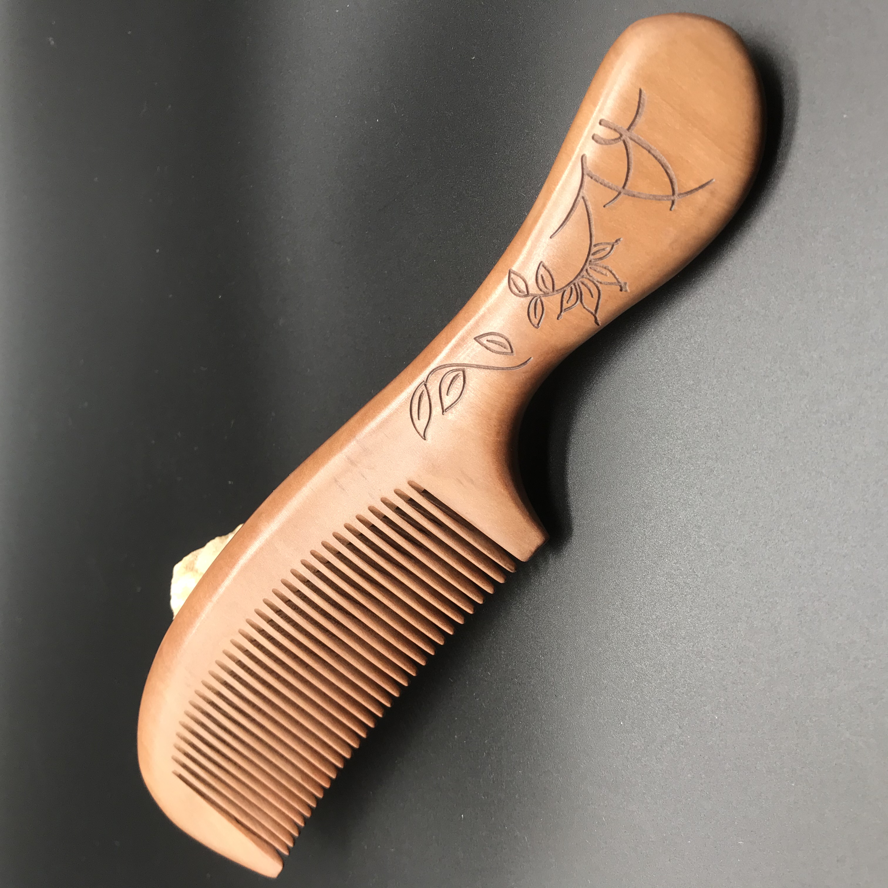 Factory direct sales of genuine peach wood combs made of natural wood, extra-large handle combs, beauty anti-static combs, wide-toothed combs, fine-toothed combs details Picture