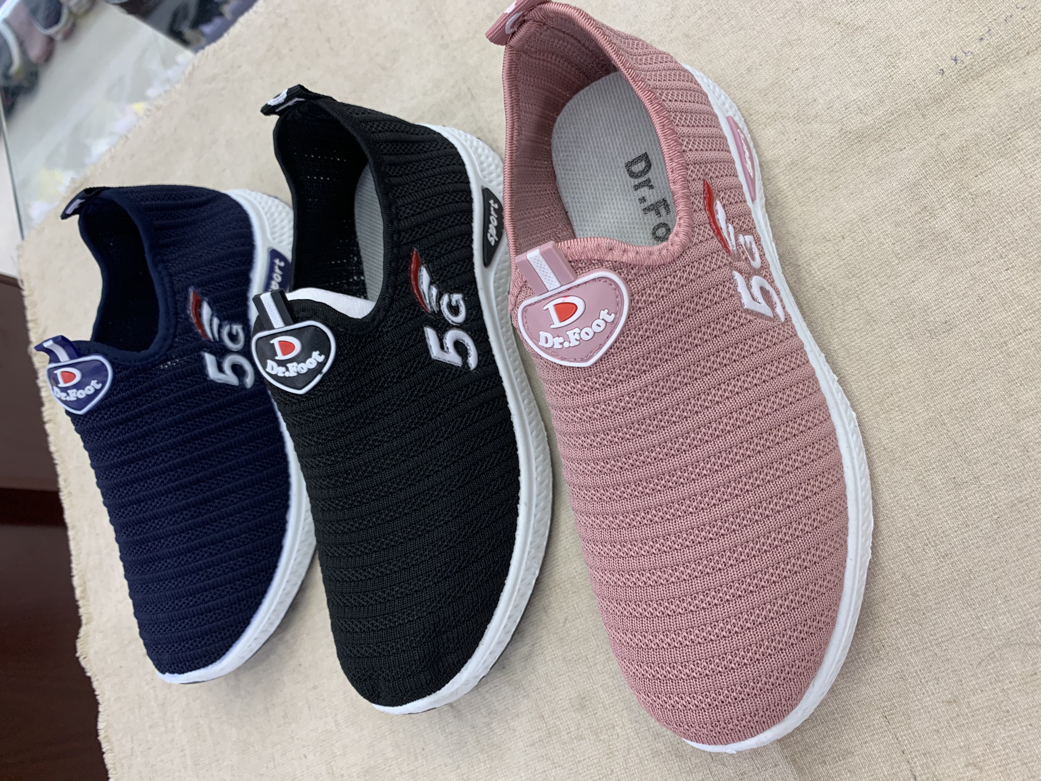 2021年一脚蹬老北京布鞋开车健身运动妈妈鞋时尚舒服透气防滑健步鞋跑市场地摊鞋详情10