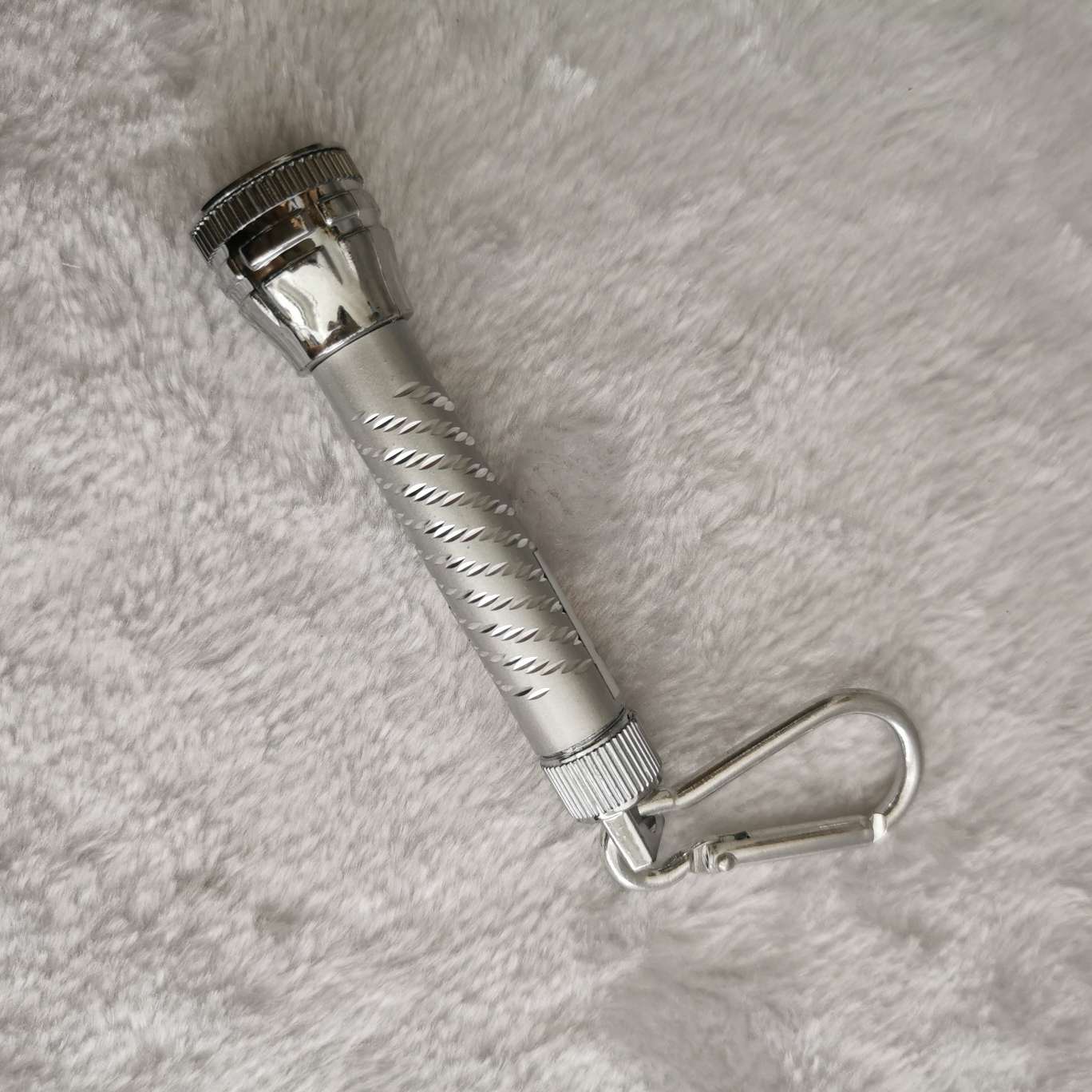 Mini Keychain Laser Flashlight Electronic Light Cob Application Scenario