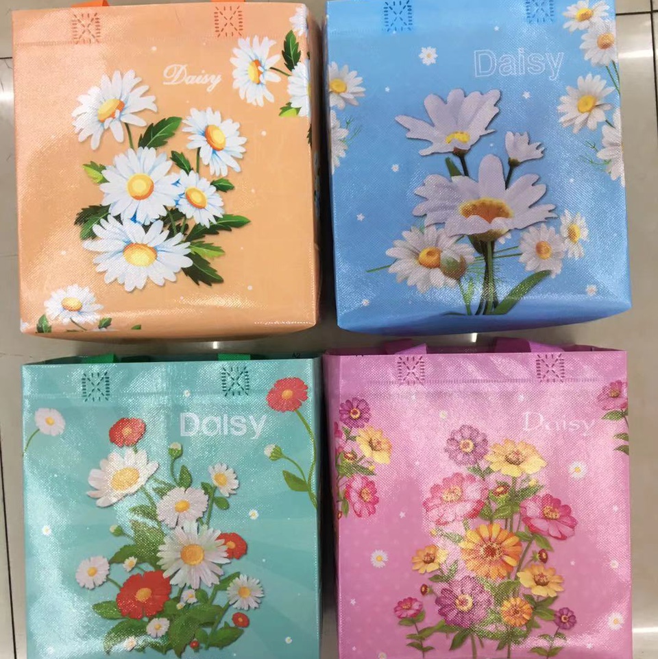 Laminated Daisy three-dimensional bag