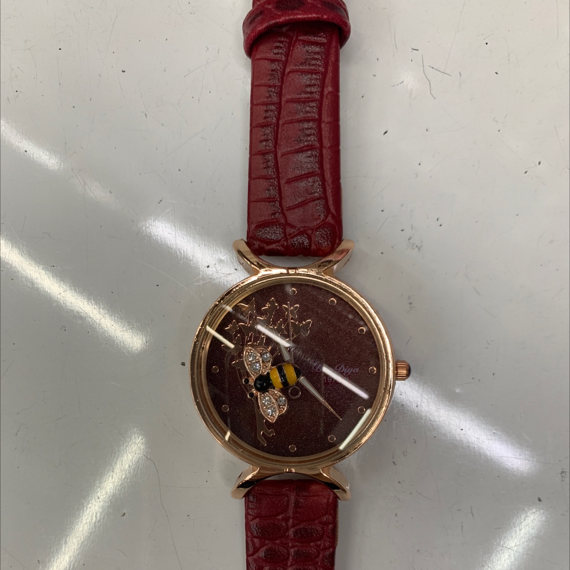 21款女士皮表带红色配色蜜蜂装饰详情图1