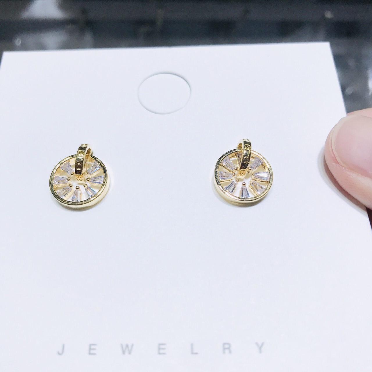 Turntable stud