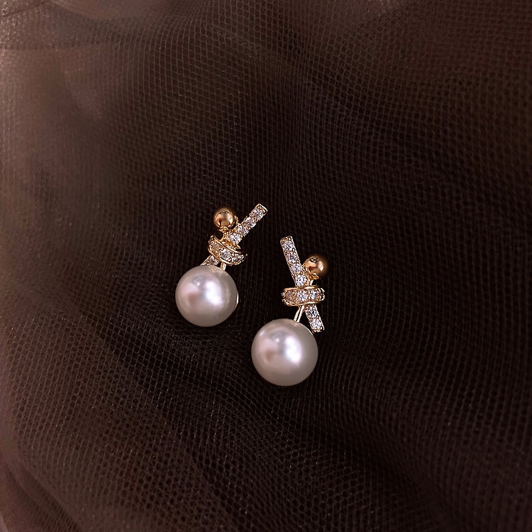 Pearl zircon stud earrings