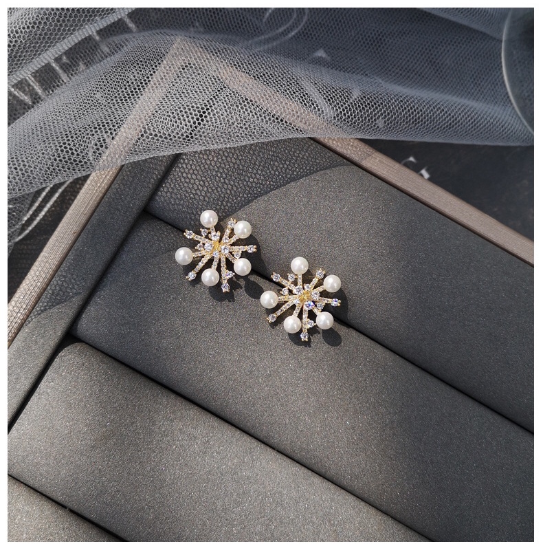 Popcorn stud earrings