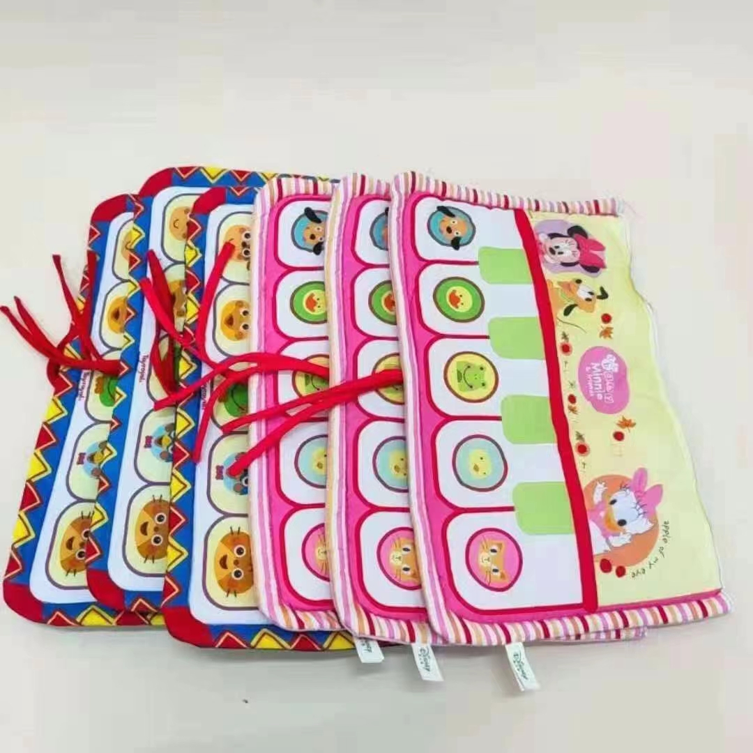 宠物用品！猫咪或小型犬通用垫子，花色特别好看，放2张垫在猫笼刚刚合适，看起来也特别的高档！