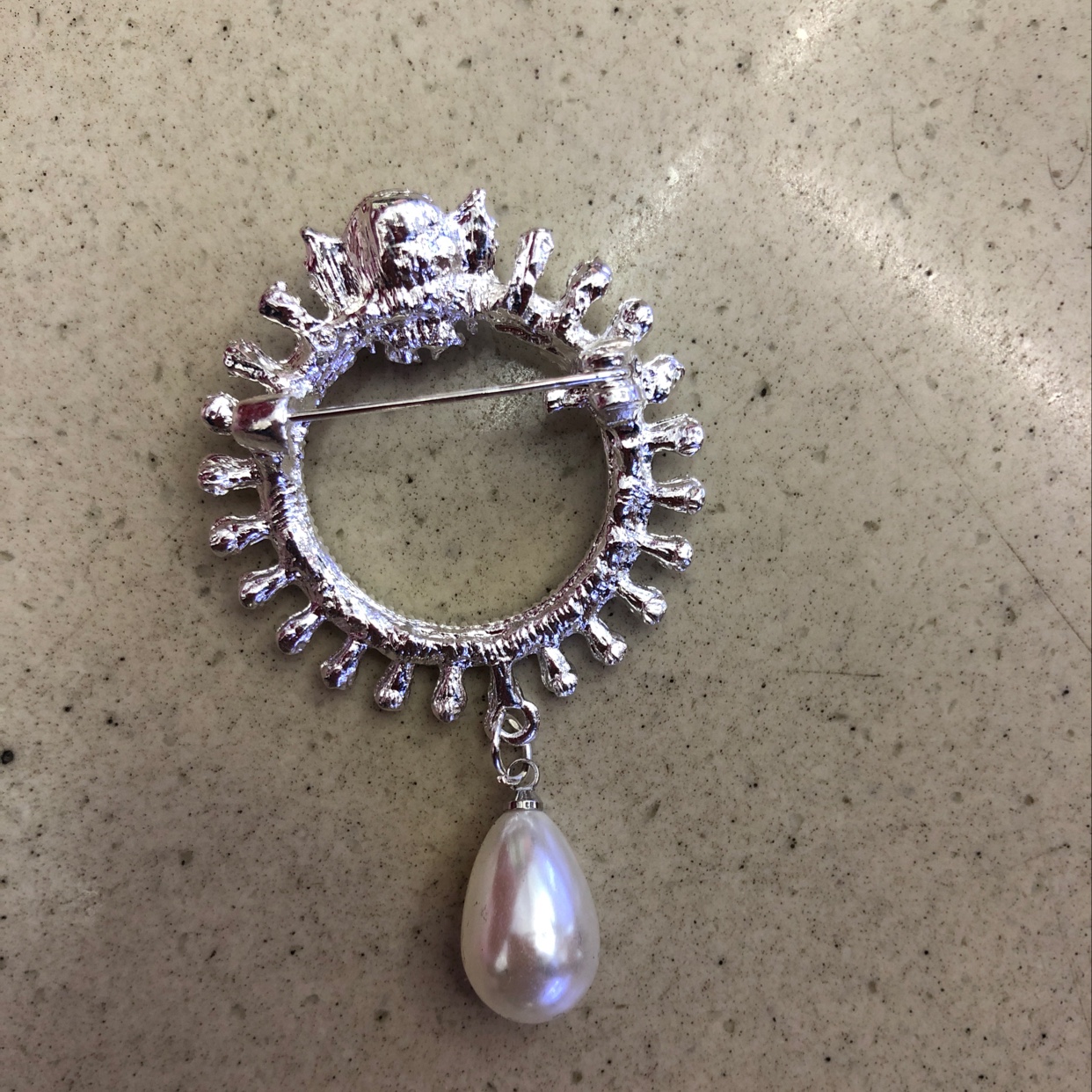 防走光胸针1白底实物图