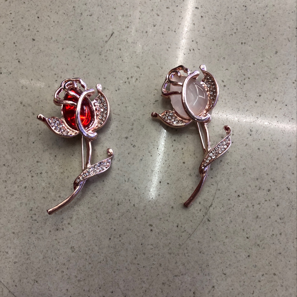 猫眼百合花胸针