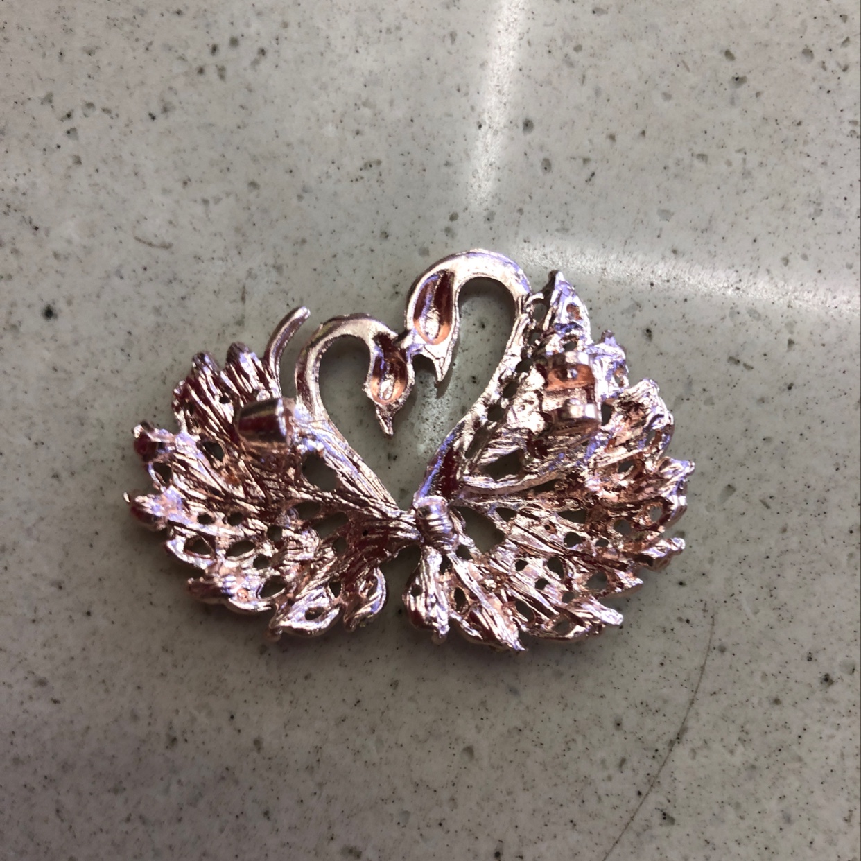 胸针/徽章/徽章磁吸/亚克力胸针/丝巾扣女士时尚细节图