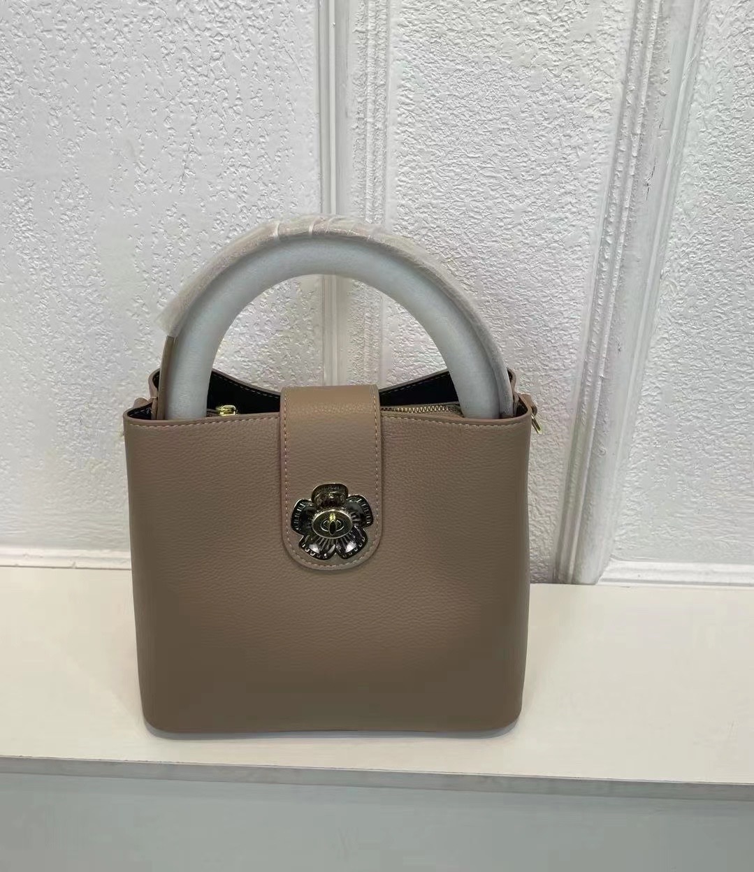 Factory Direct Supply Network Red Small Bag Women's Bag 2021 New Fashion Soft Leather Bucket Bag Women's Single Shoulder Crossbody Bag full figure