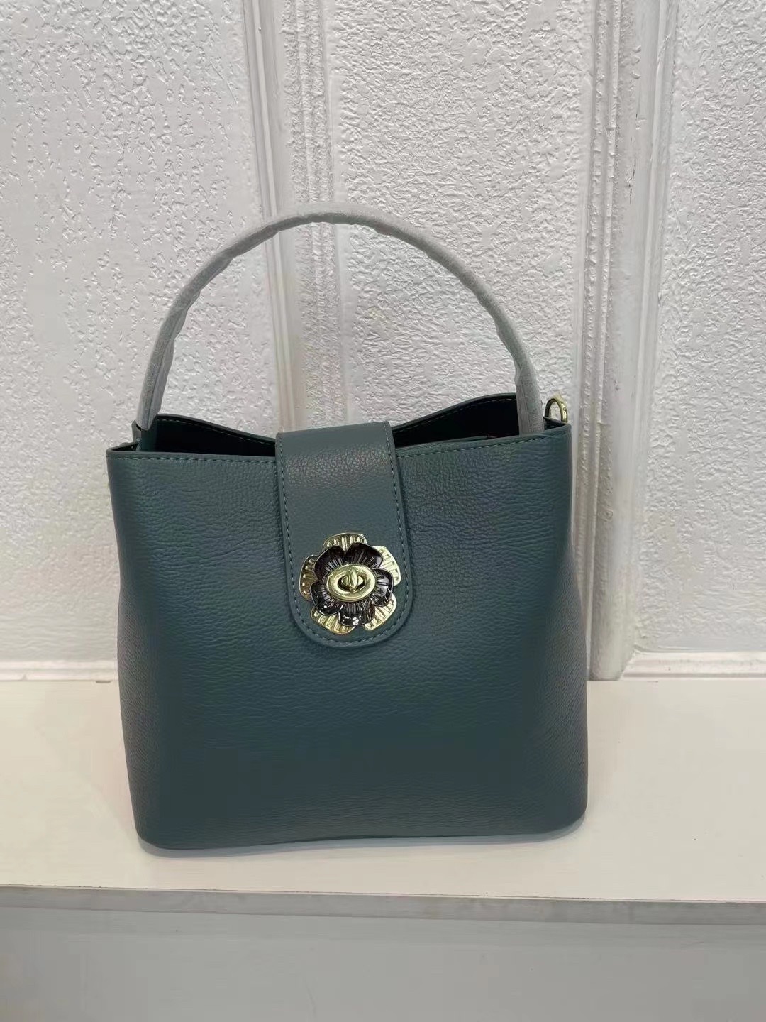 Factory Direct Supply Network Red Small Bag Women's Bag 2021 New Fashion Soft Leather Bucket Bag Women's Single Shoulder Crossbody Bag Item Picture