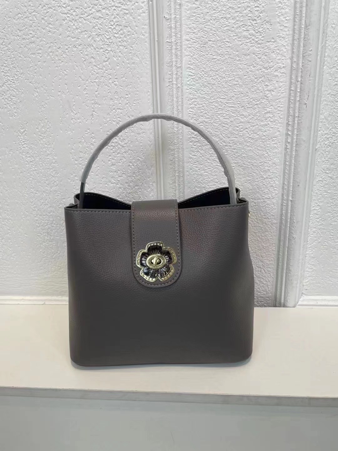 Factory Direct Supply Network Red Small Bag Women's Bag 2021 New Fashion Soft Leather Bucket Bag Women's Single Shoulder Crossbody Bag Application Scenario