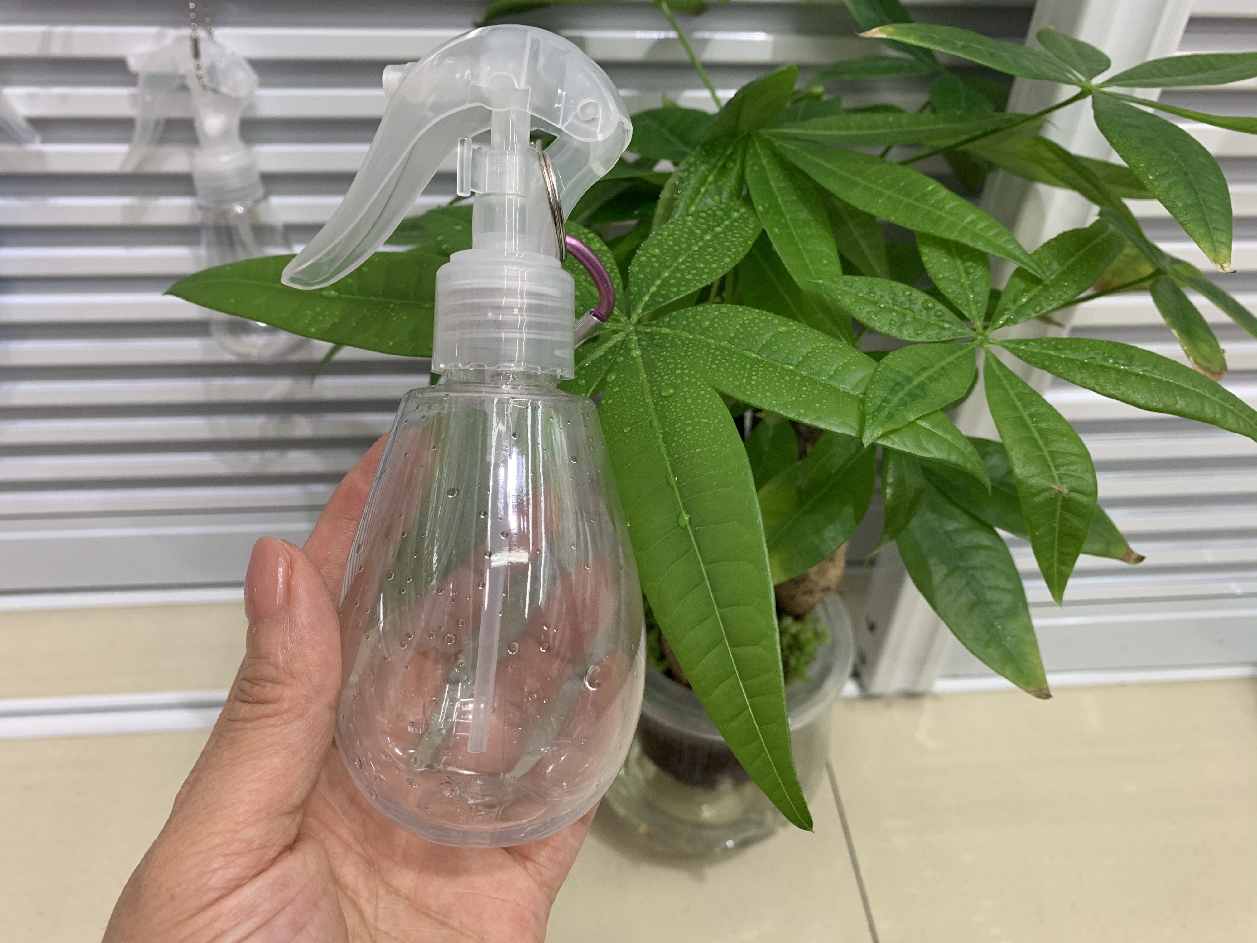 150ml倒立挂钩瓶，乳液瓶，瓶身颜色可定制细节图