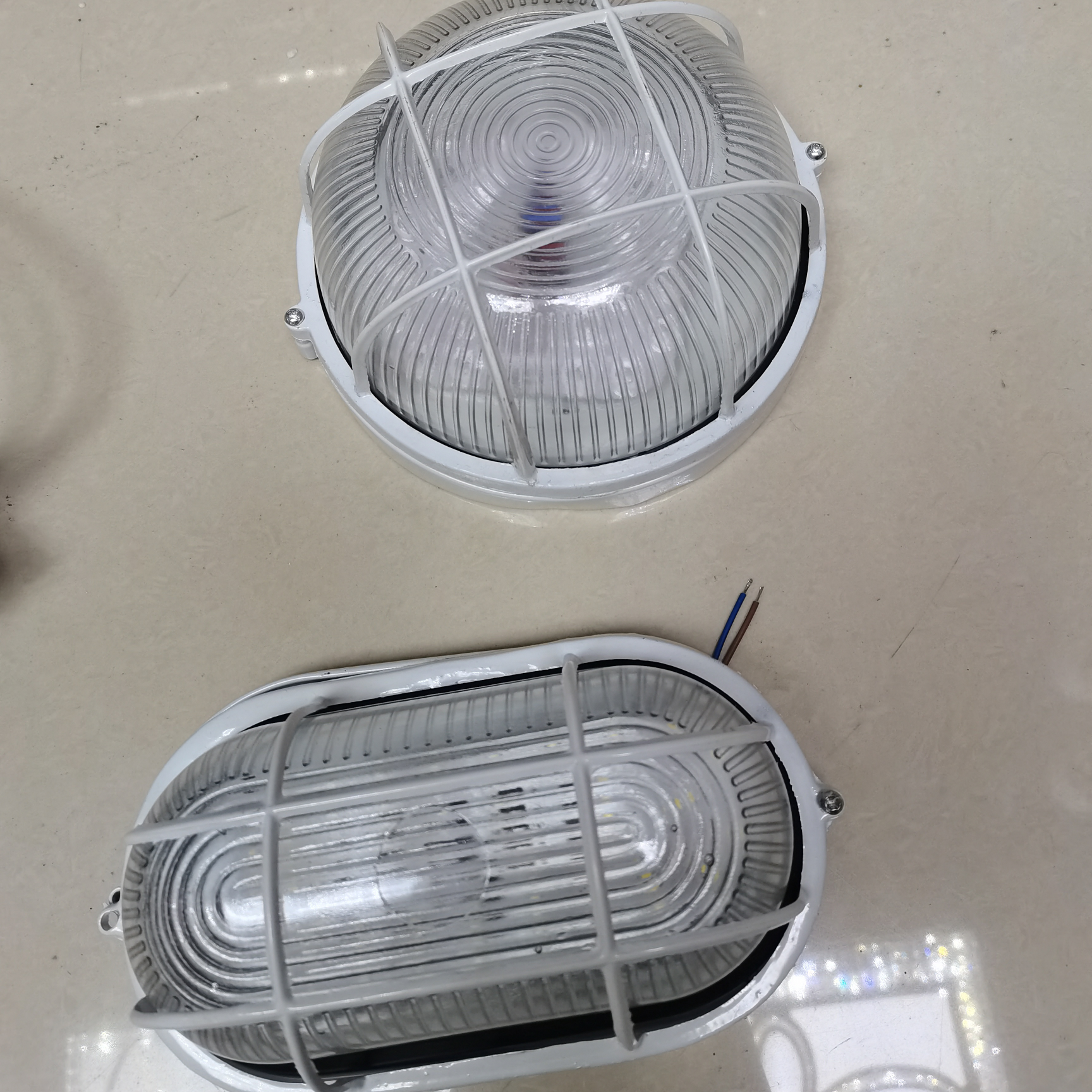 Moisture-proof light. thumbnail