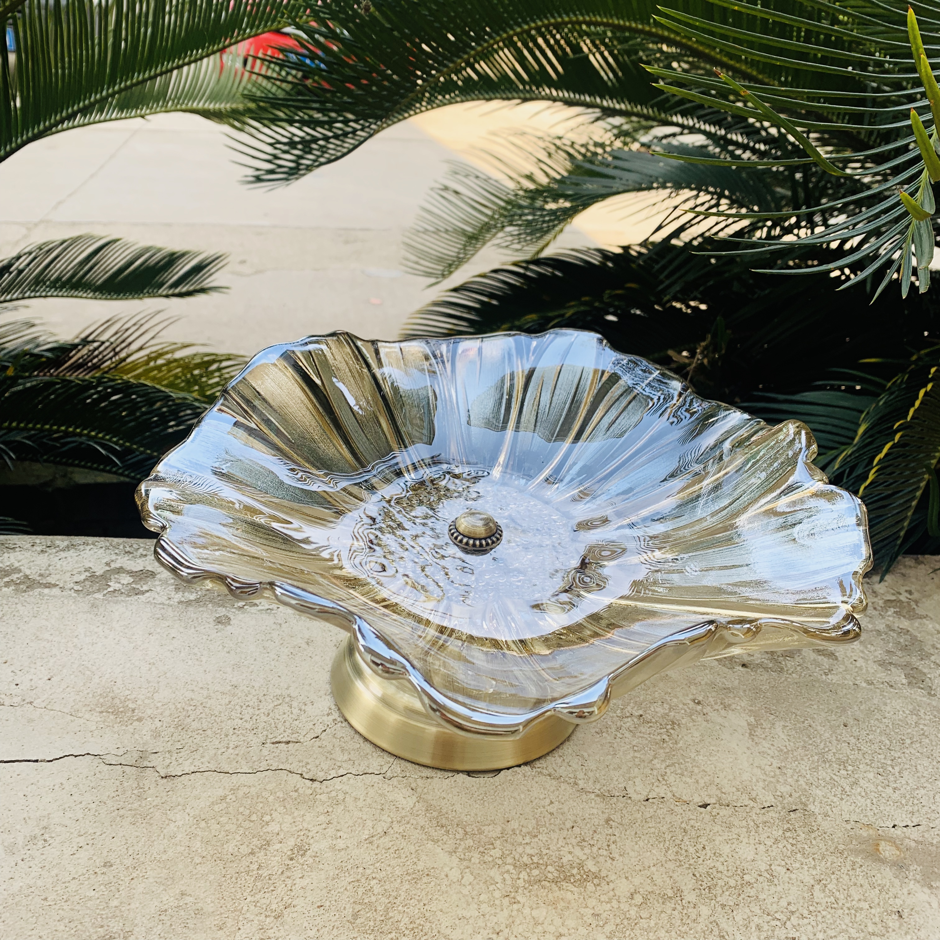 European-style fruit platter, high-footed transparent crystal glass alloy fruit platter, wedding celebration gift, fashionable soft decoration detail image 3
