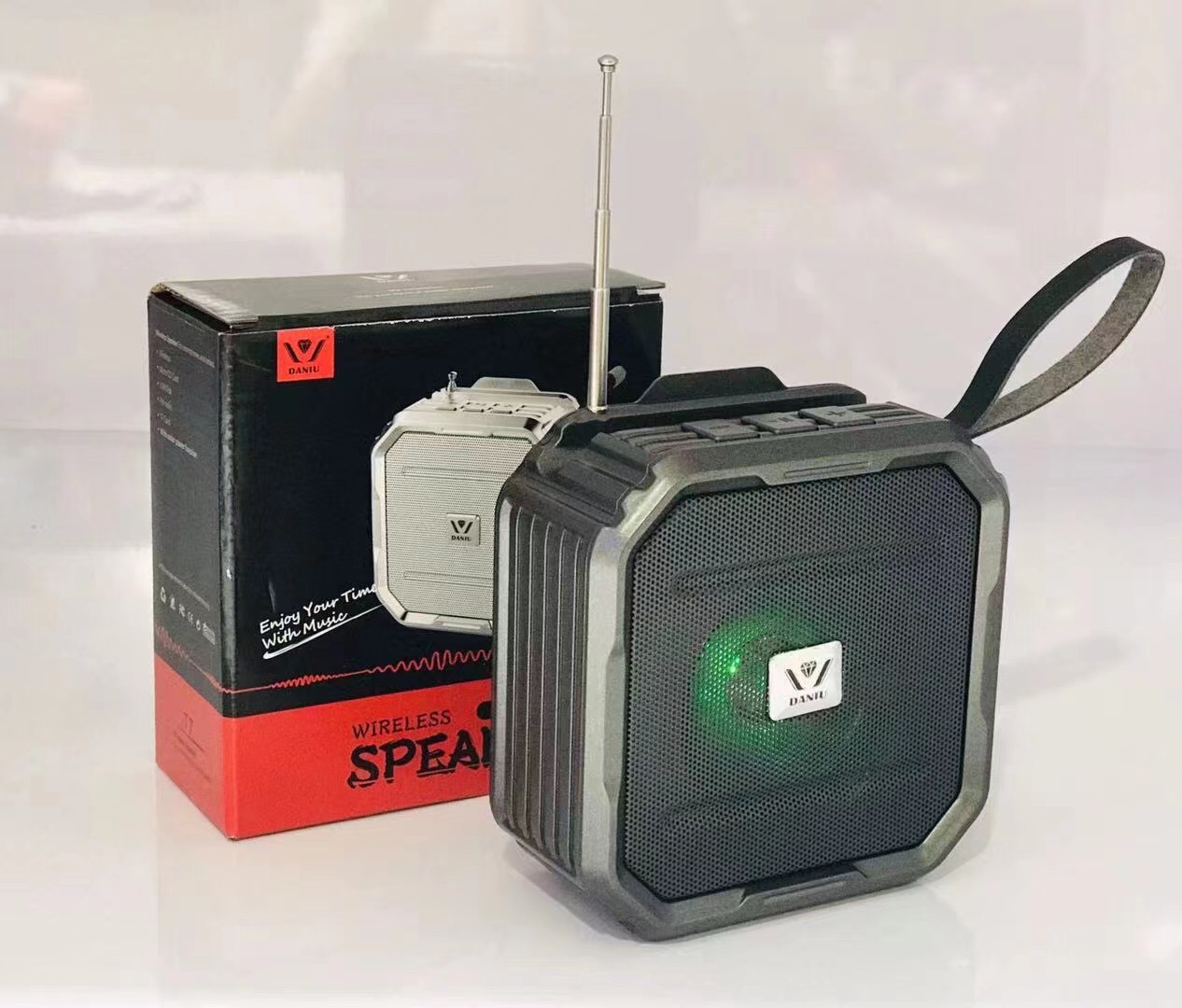 丅 7 بلوتوث السماعات في البطاقة هي اللغة. ميني السماعات BTspeaker الصوتية المحمولة details Picture