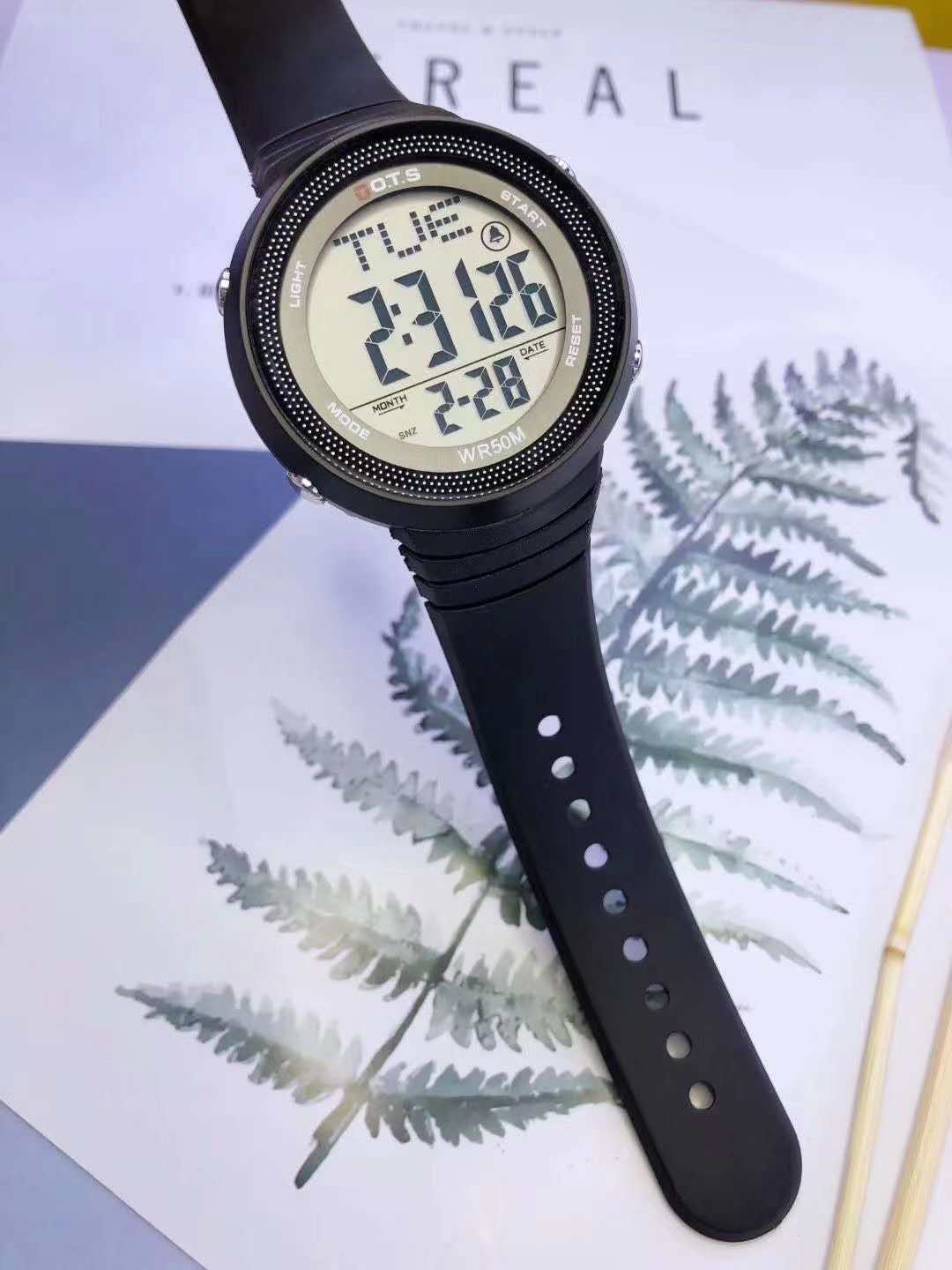 ots New 2021 Children's Watch for Boys and Girls, Electronic Wristwatch for Primary and Secondary School Students, Luminous, waterproof and shock-resistant Children's Watch for Girls 7042 detail image 4