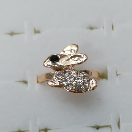 White rhinestone electric gold plated alloy rabbit ring