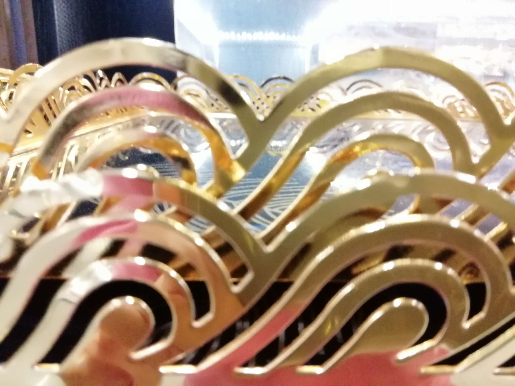 金色羽毛镂空雕花托盘（大）细节图