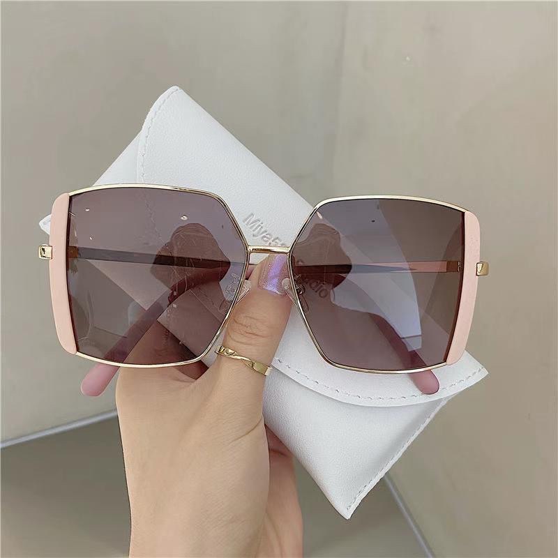 Sunglasses, bestsellers, face-slimming wonders pic 5