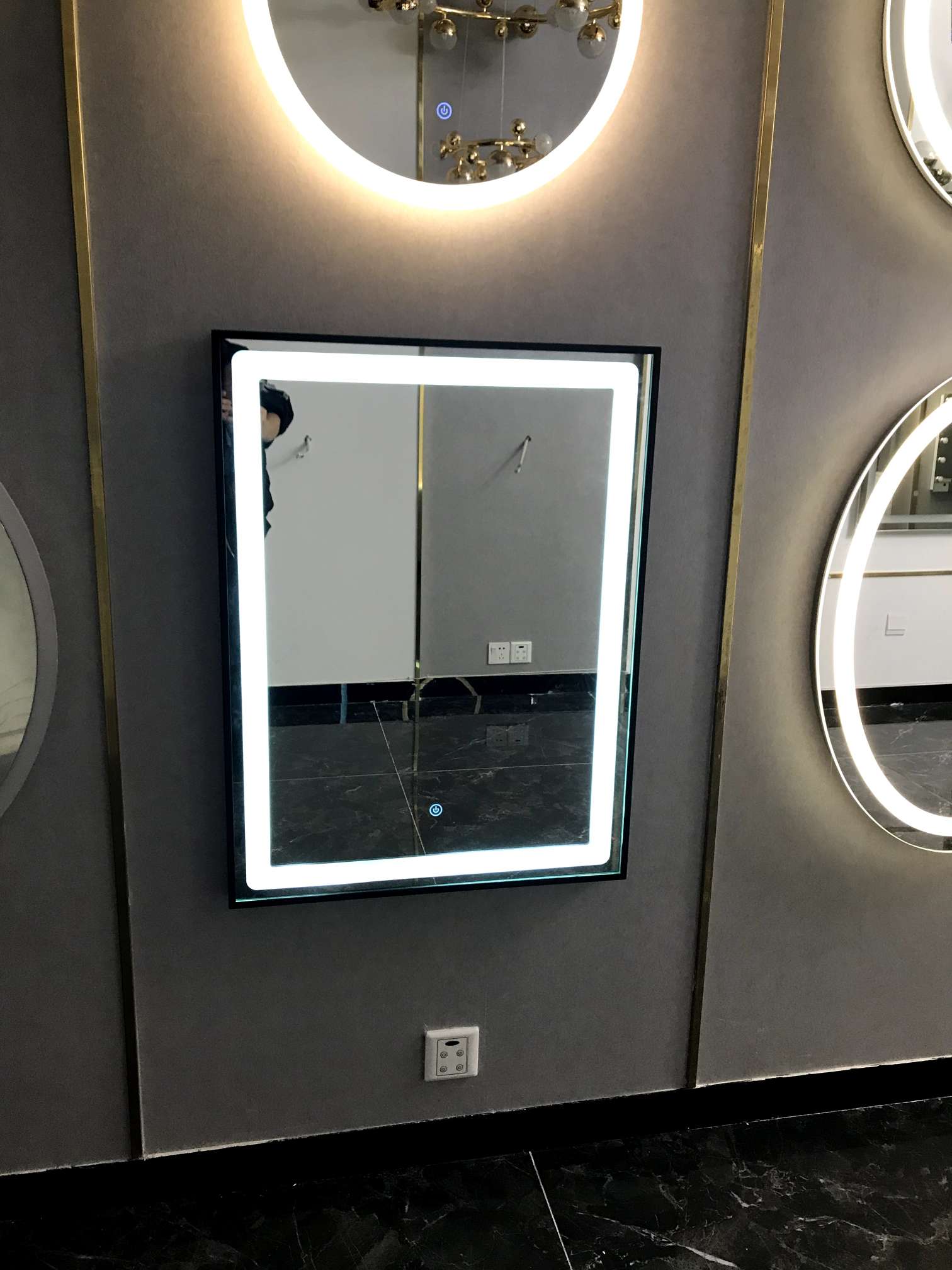 Led Mirror Hotel Smart Led Bathroom Mirror Wall Hanging Toilet Toilet Bathroom Anti-Fog Light Bathroom Mirror With Light Application Scenario