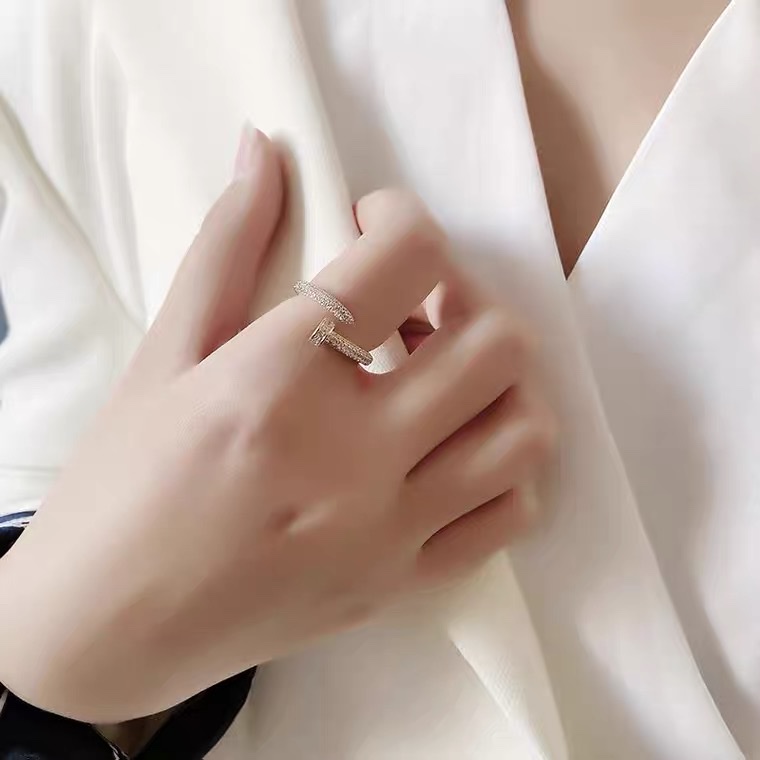 Chenglong Jewelry's women's ring is fashionable, individual, and does not fade. It is a trendy and adjustable decoration for women on Instagram. It is also a popular single person's tail ring CL01065-40 details Picture