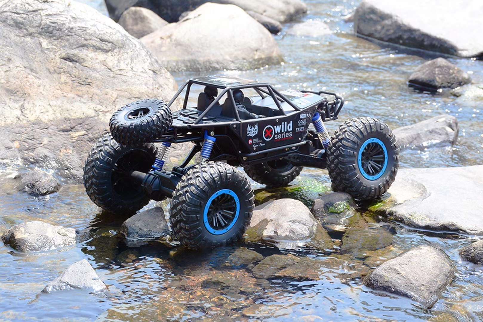 Four-wheel drive off-road vehicle details Picture
