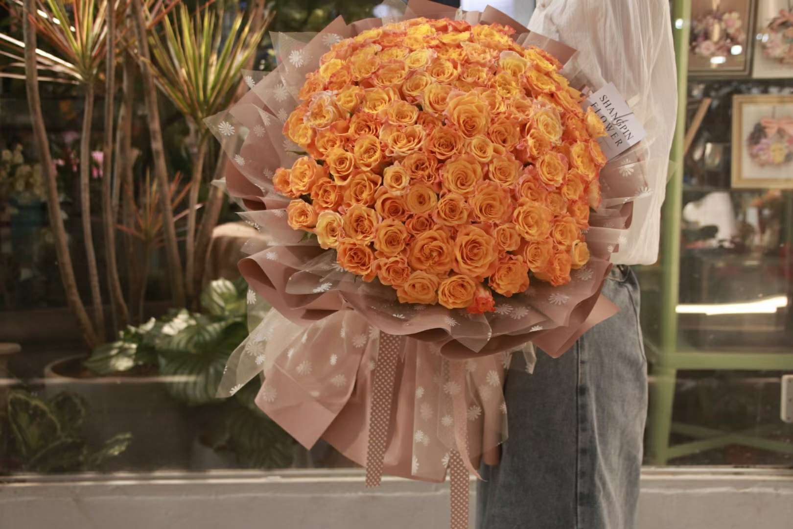 网红~焦点网
                 原创~幻彩波点纱
漂亮的组合花束详情9