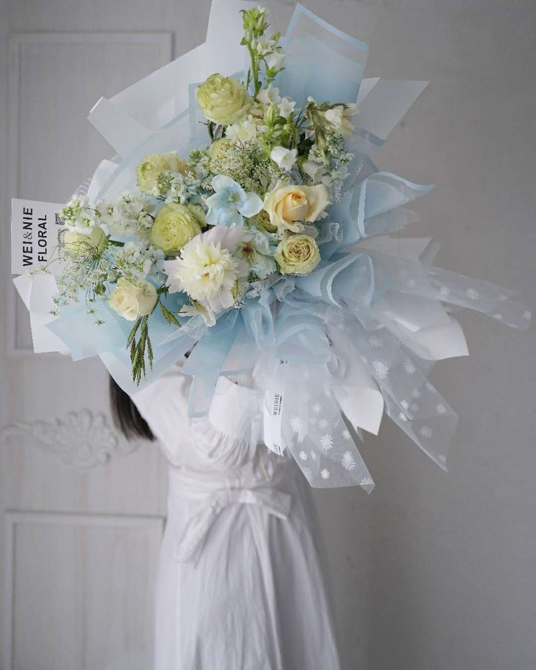 网红~焦点网
                 原创~幻彩波点纱
漂亮的组合花束详情8